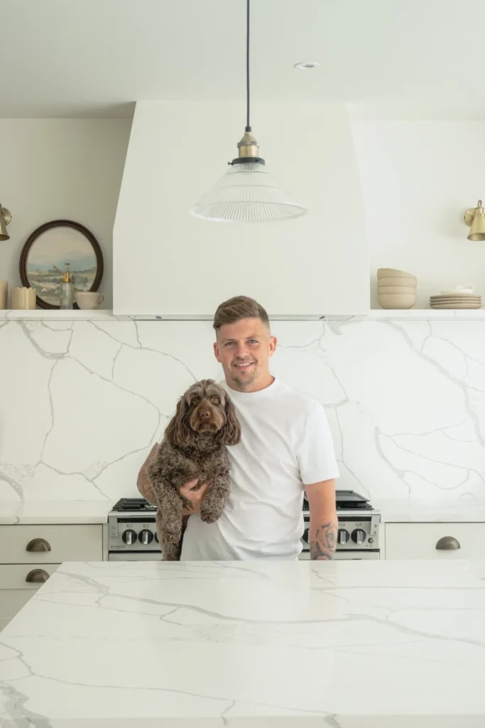 Calacatta Venato Worktops with a Matching Shelf project gallery image 2