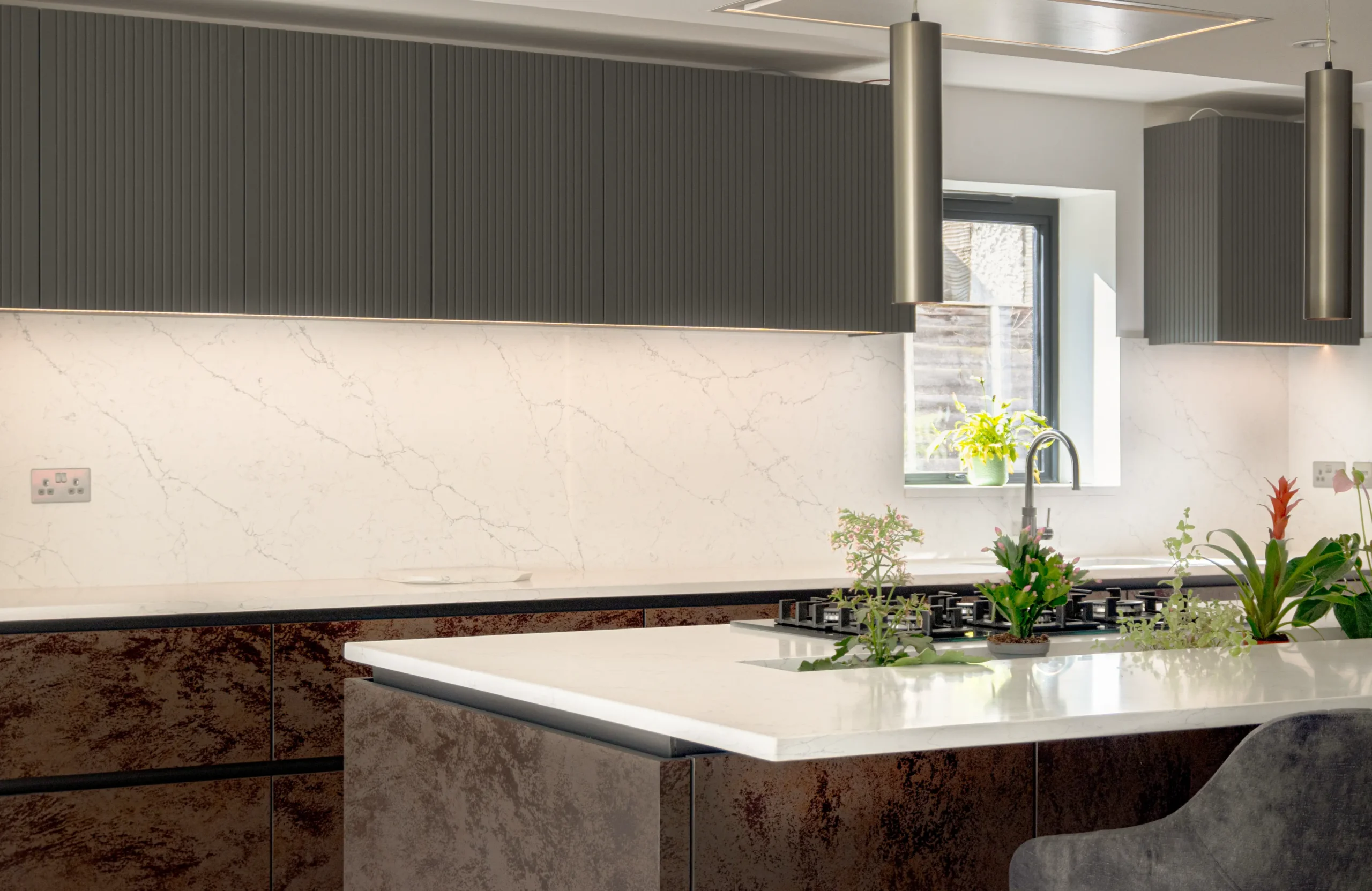 Alaska worktop surface with white veining