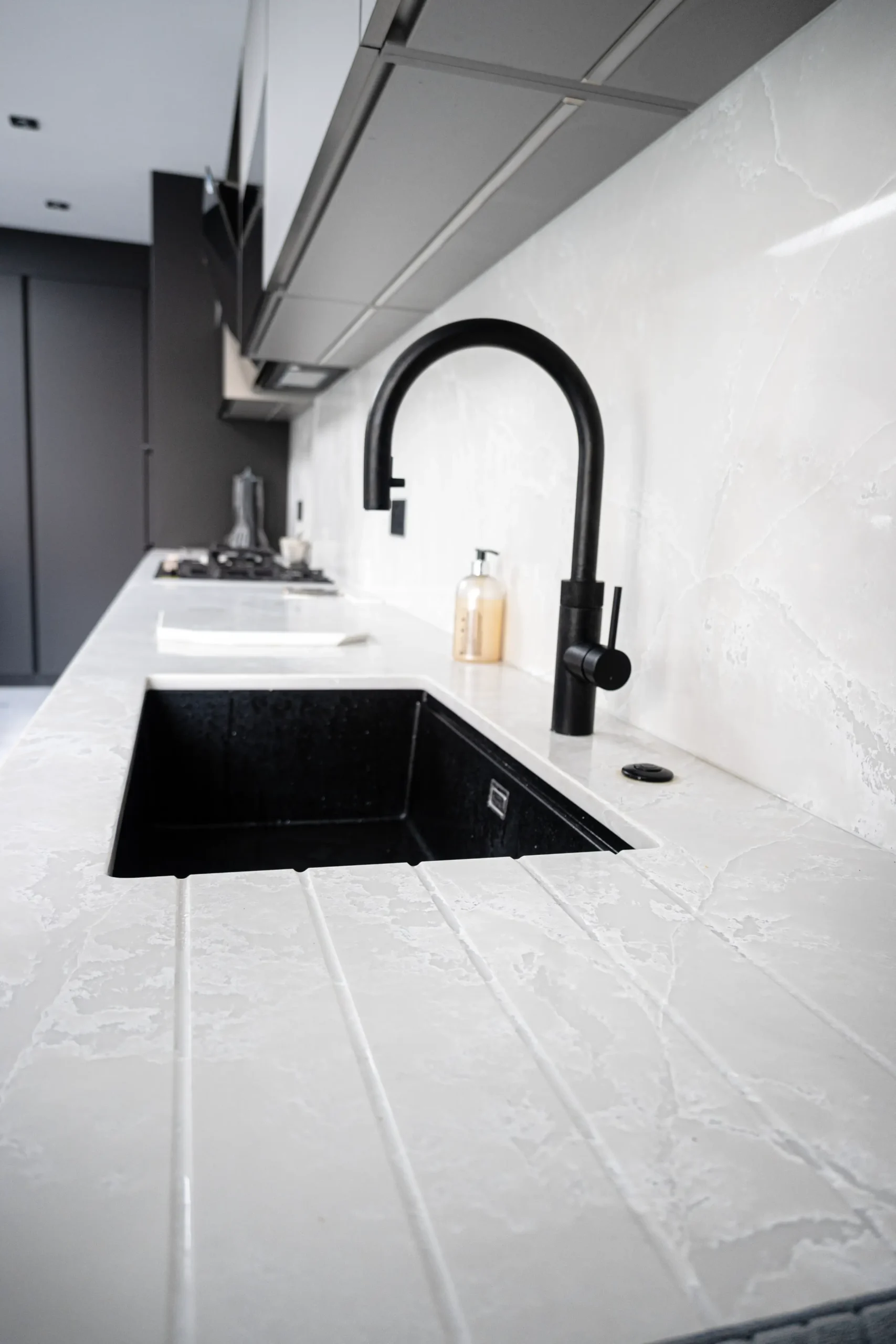 Ice White worktop surface with grey veining