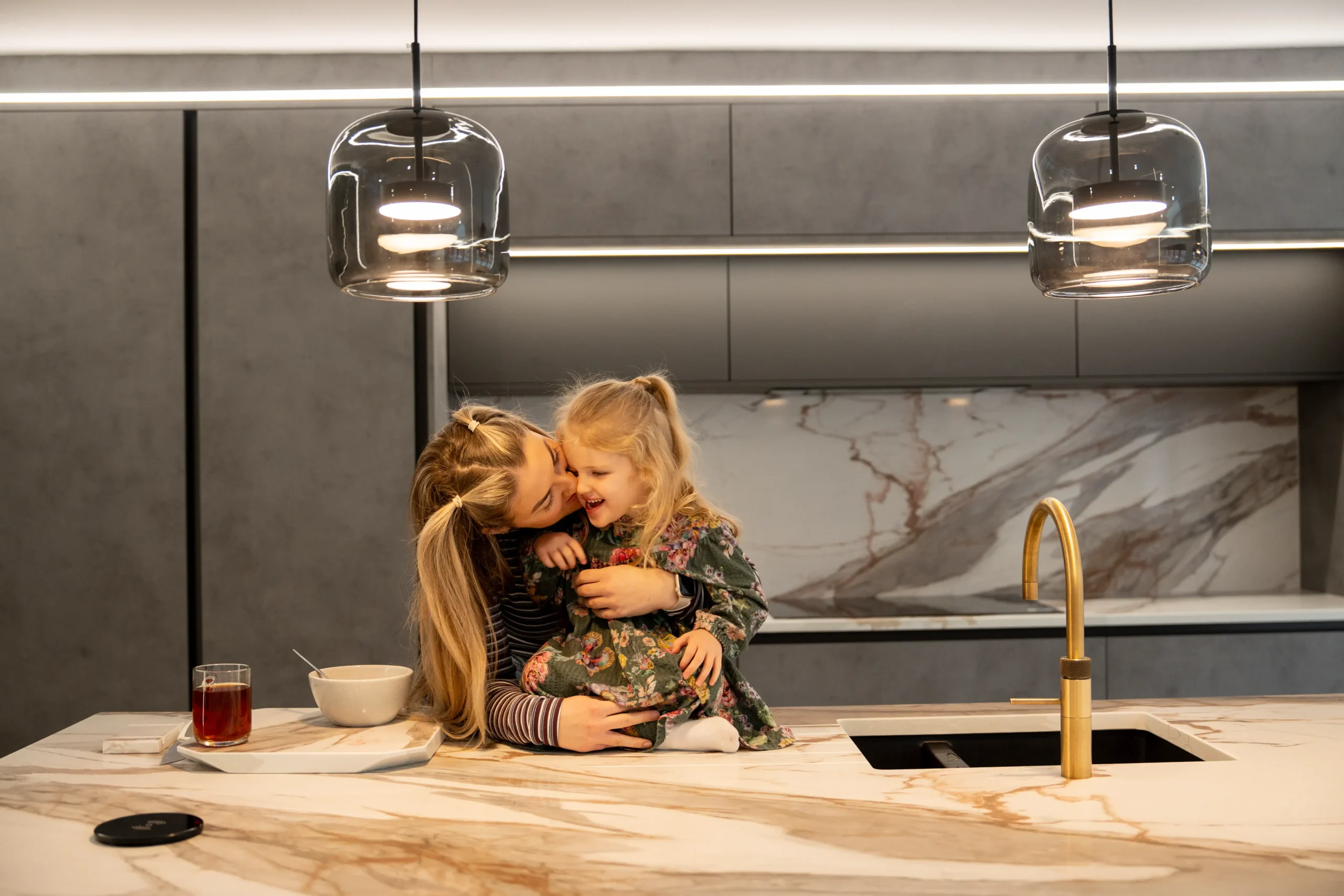 Macchia Vecchia worktop showing sweeping gold and charcoal veining over a creamy base