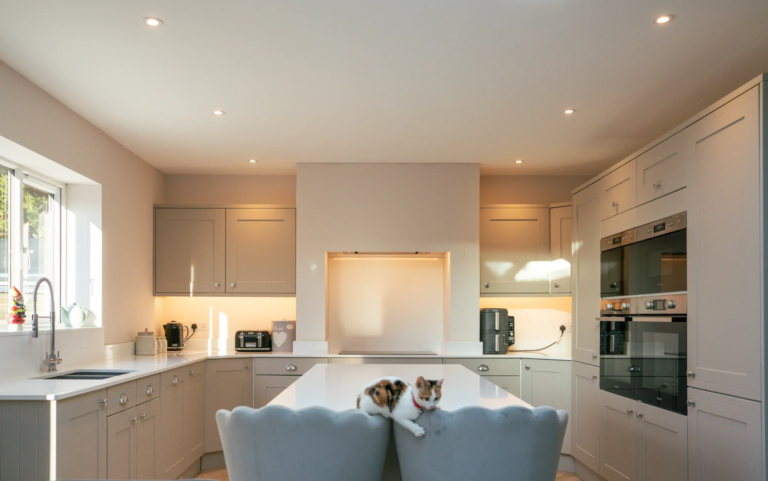 Aspen Ice worktop with white sparkle finish