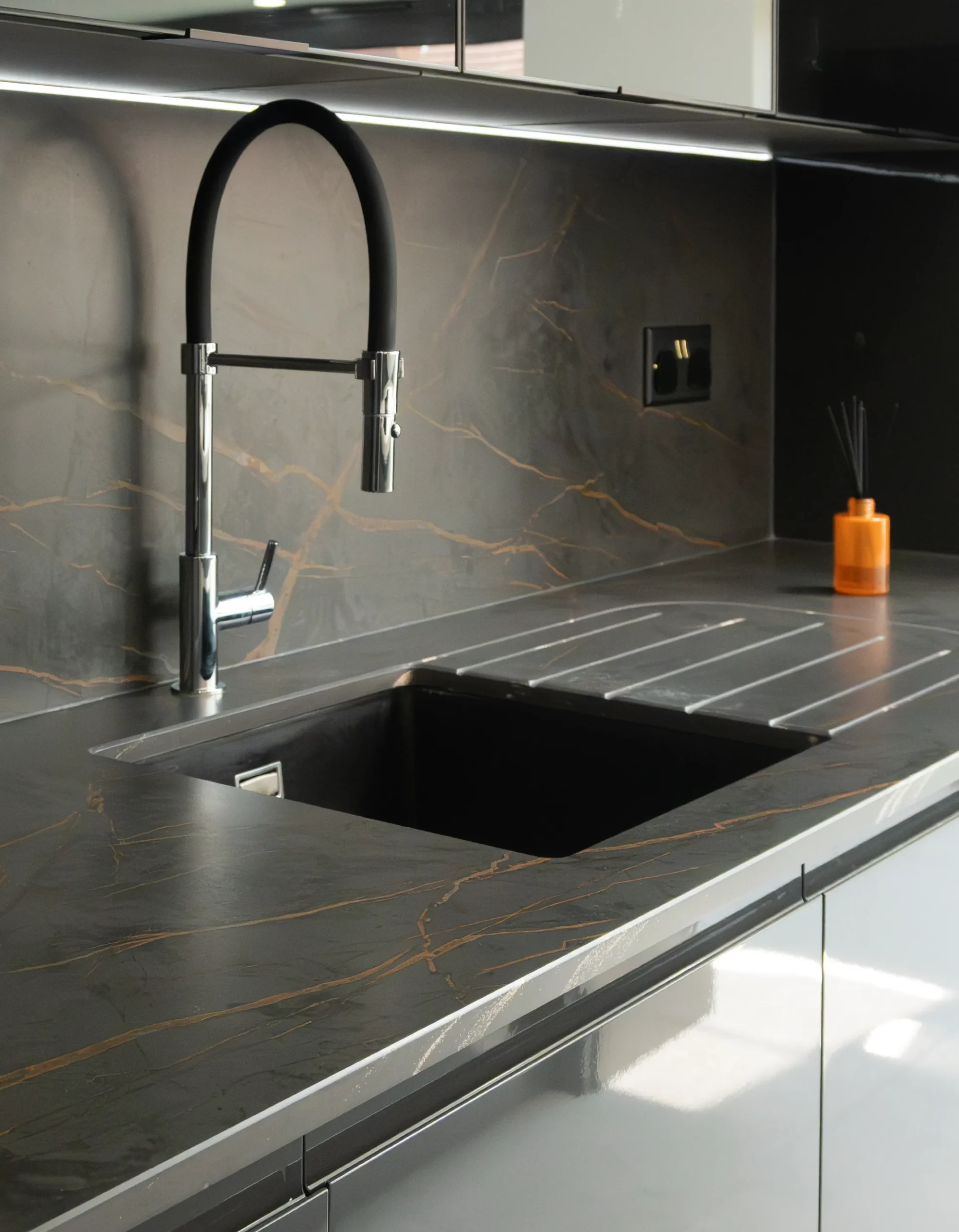 Gold Laurent Sintered Stone worktop showing bold copper veining