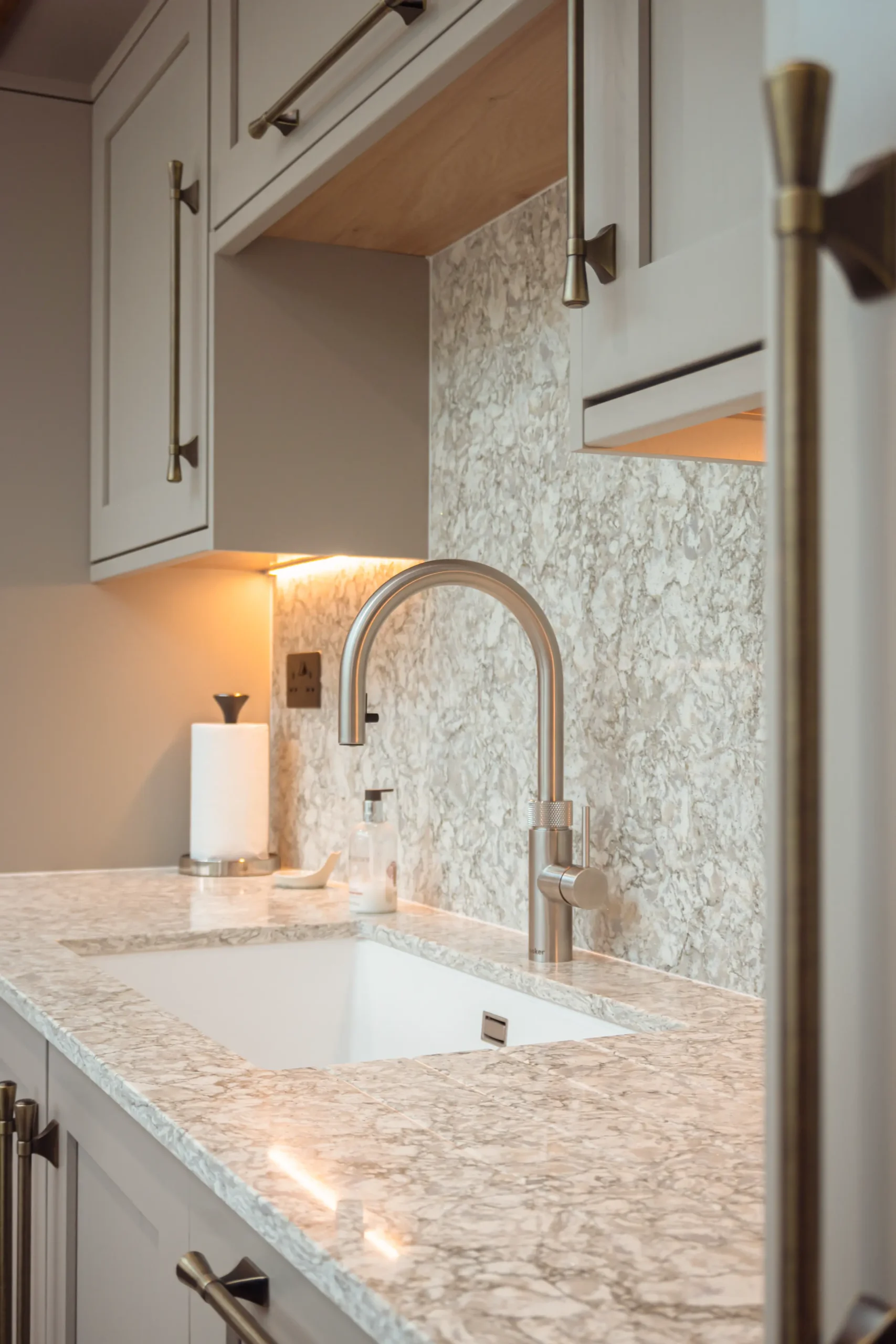 Atlas White worktop with sparkle finish
