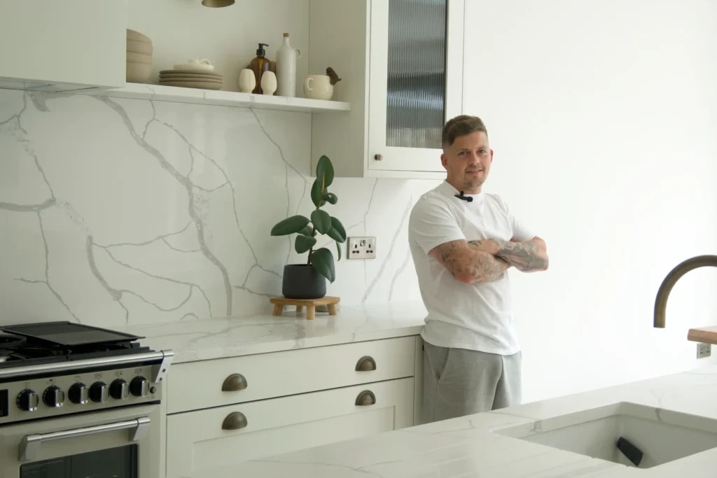 Calacatta Venato Worktops with a Matching Shelf project gallery image 7
