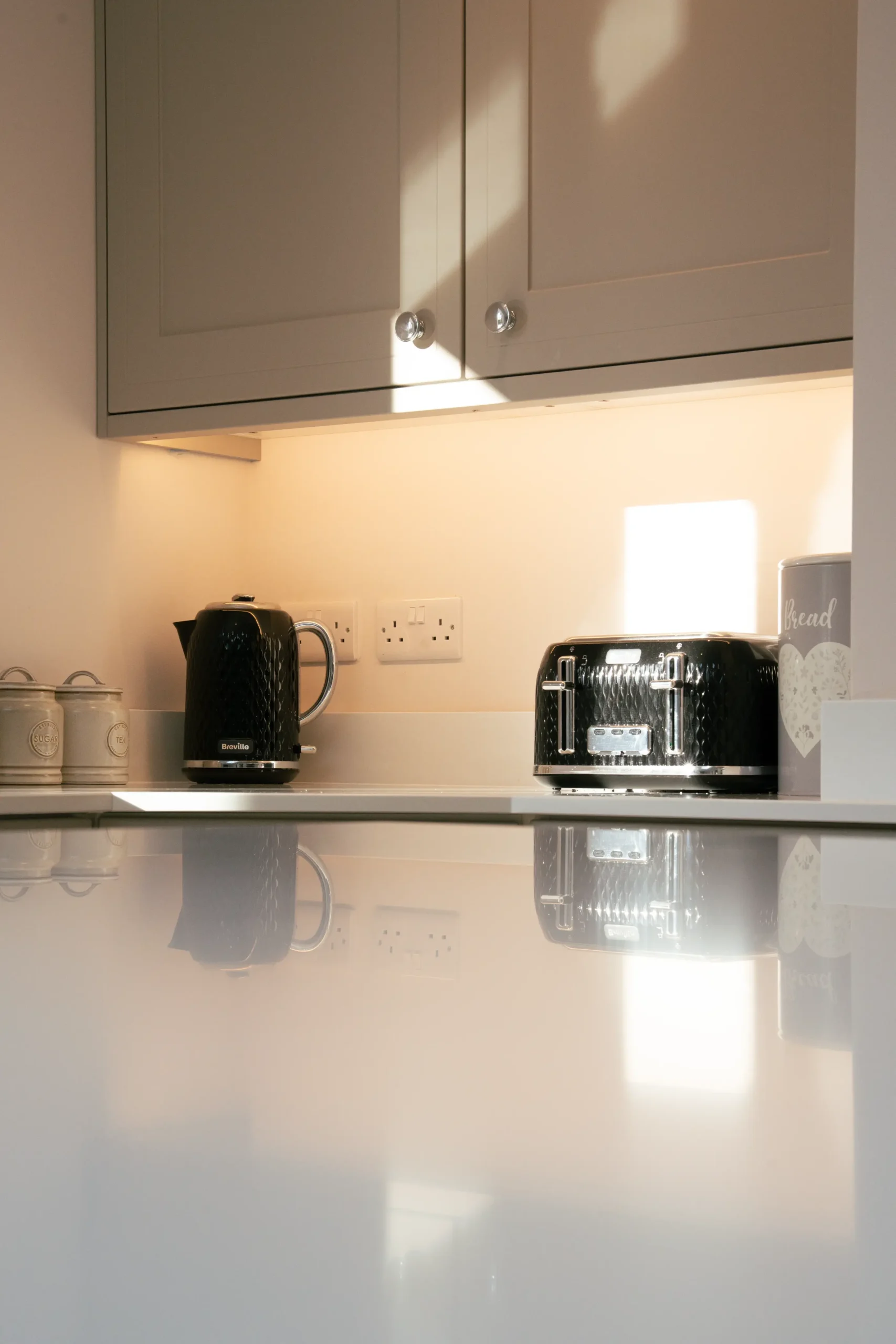 Aspen Ice worktop showing white sparkle finish