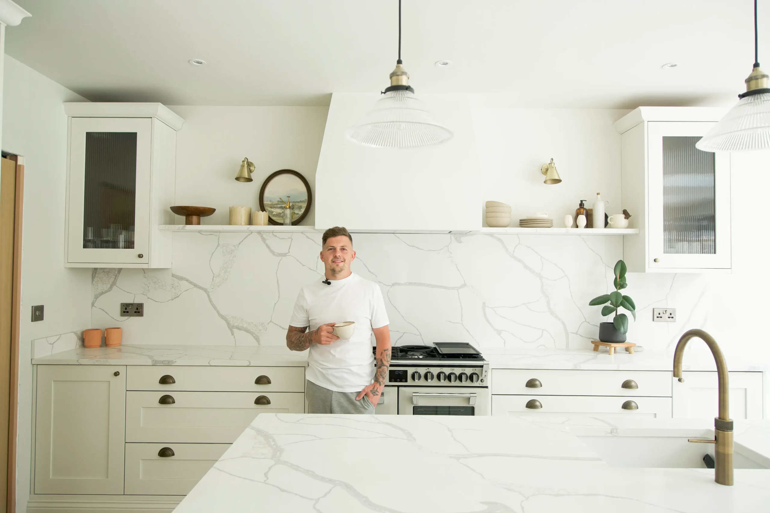 Calacatta Venato worktop showing defined grey veining