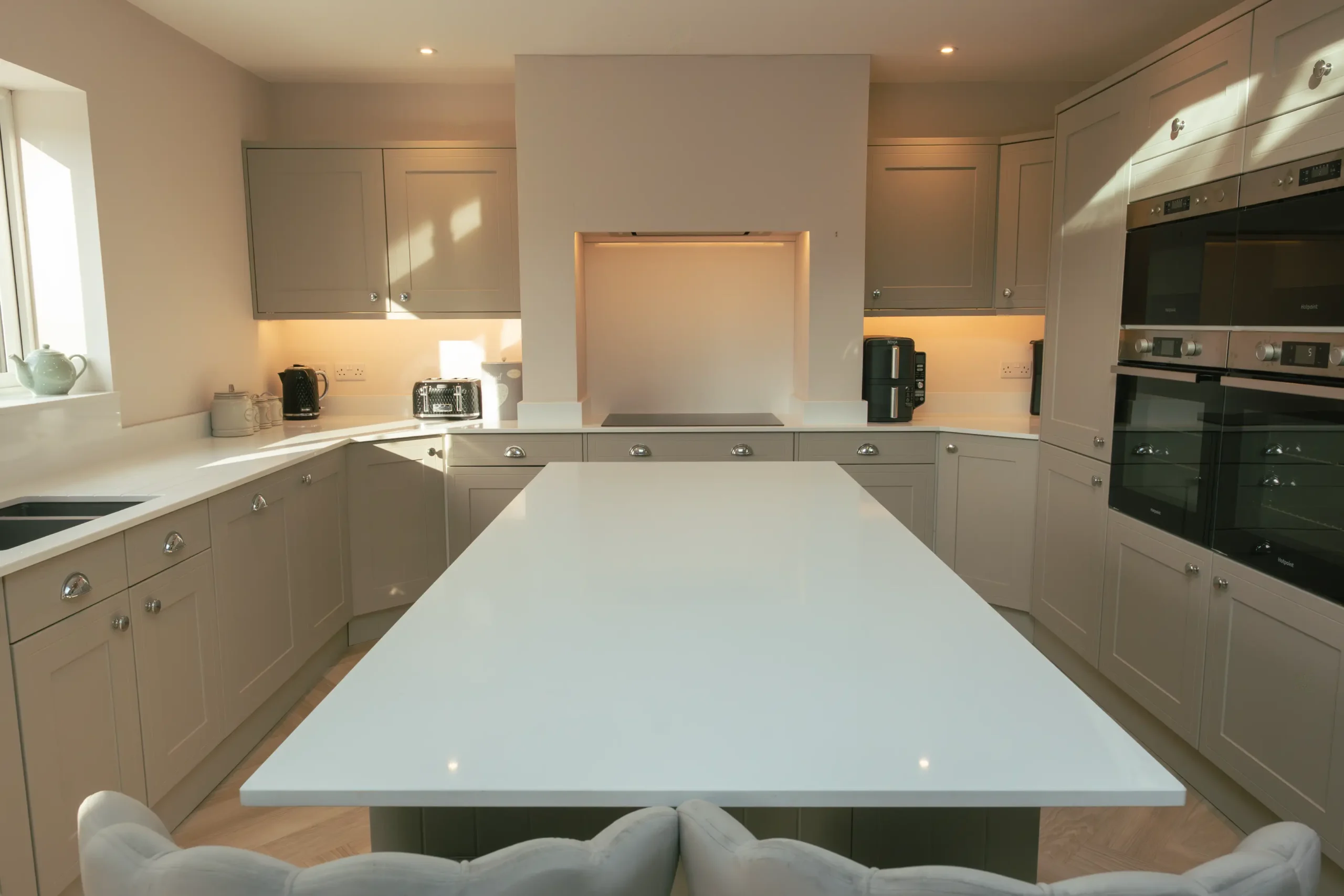 Aspen Ice worktop surface with white sparkle finish