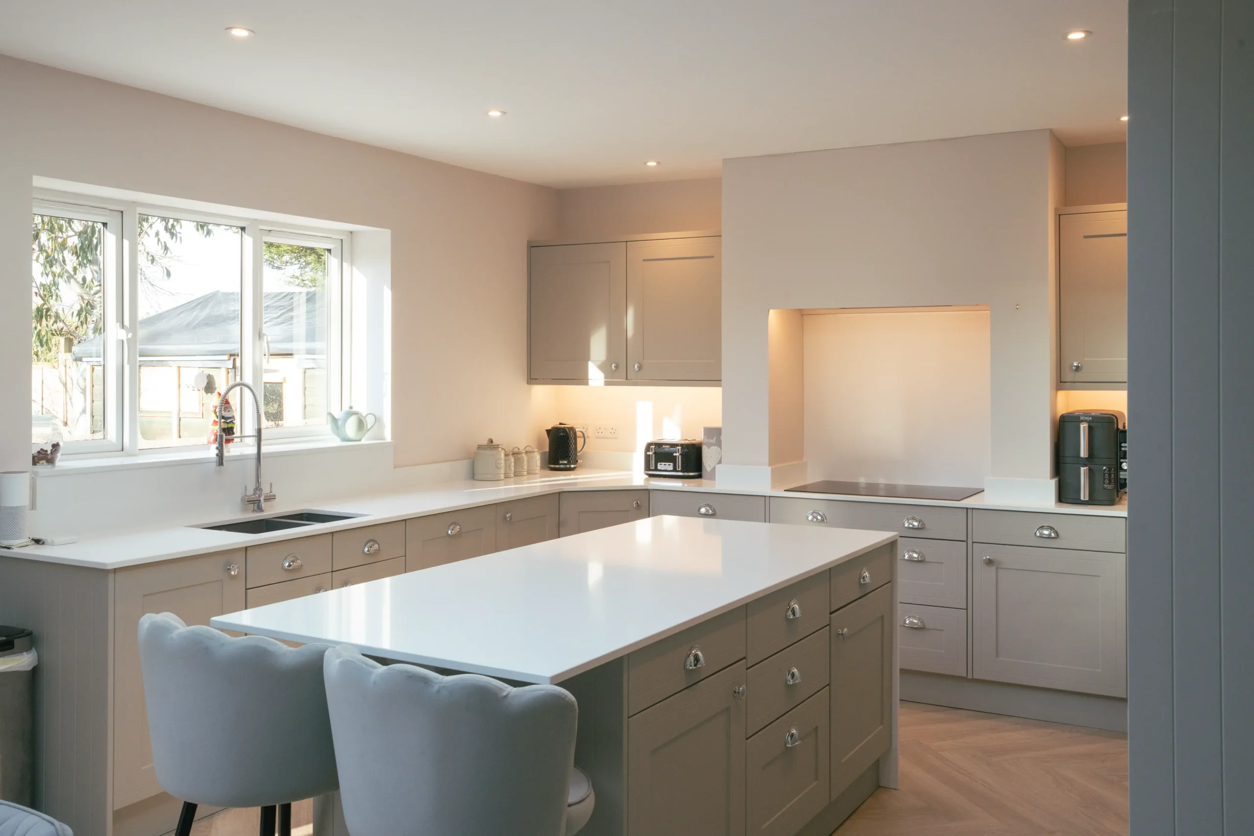 Aspen Ice worktop surface with white sparkle finish