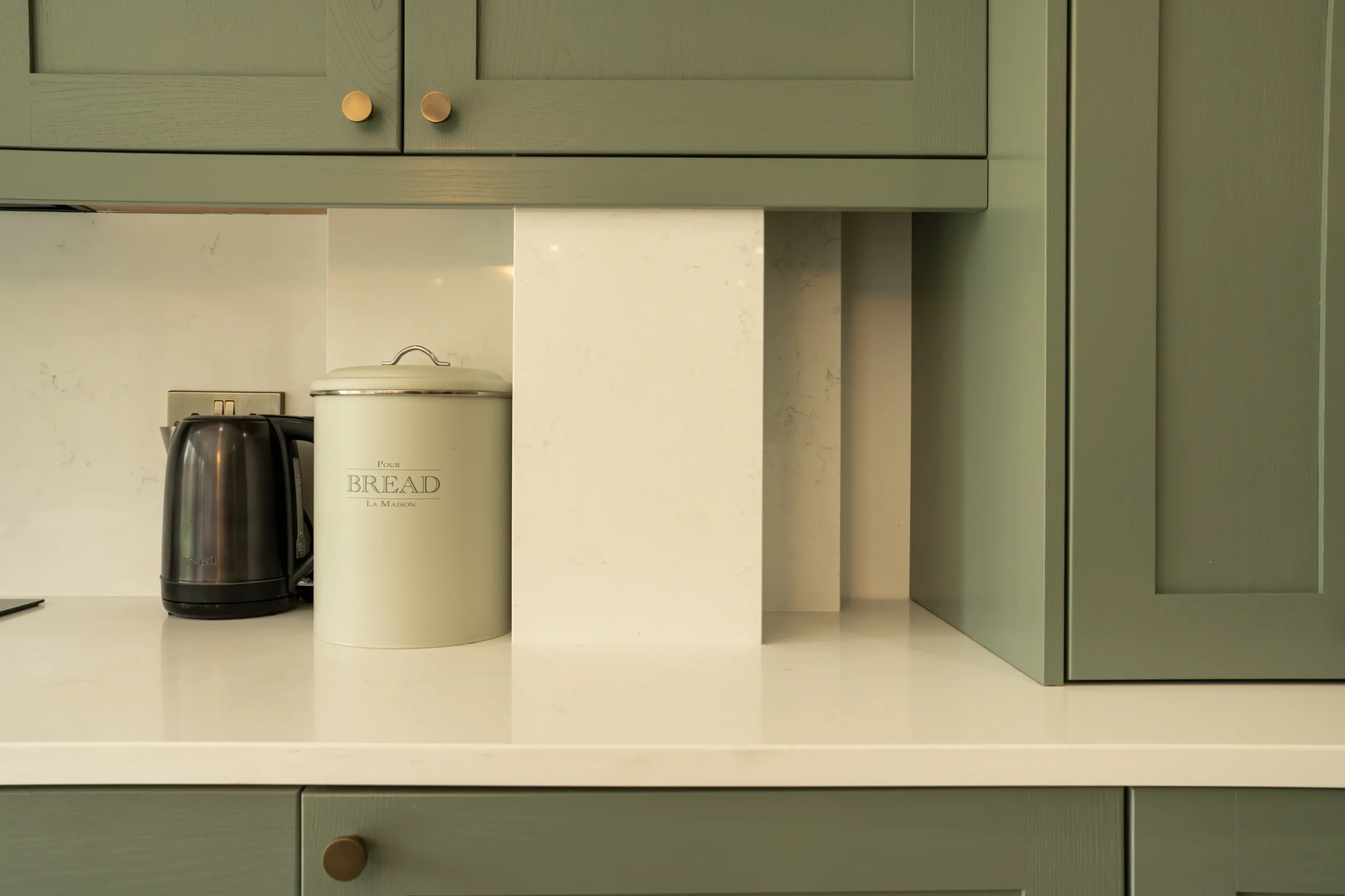 Bianco Carrara worktop with soft grey veining