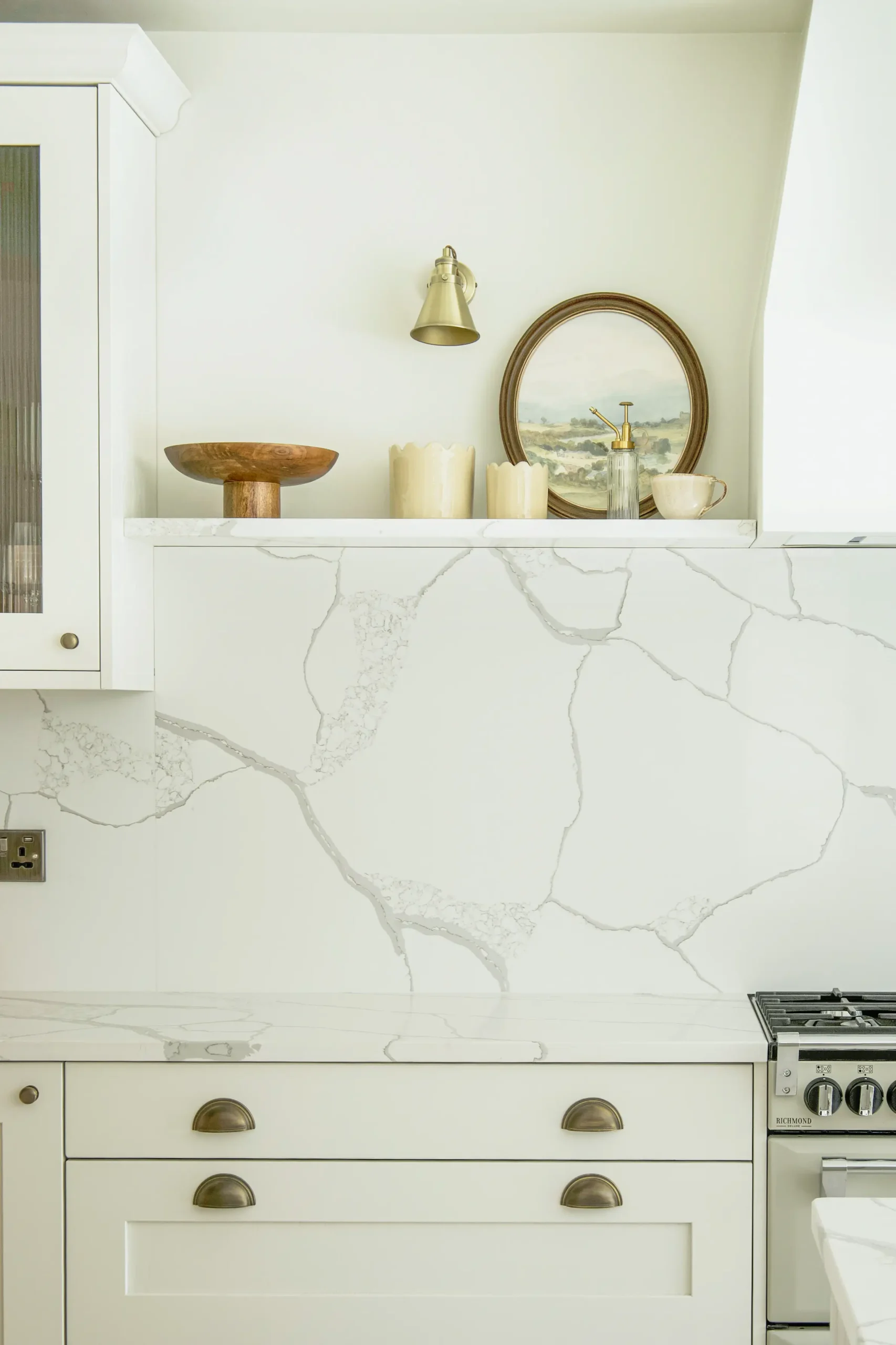 Calacatta Venato worktop showing defined grey veining