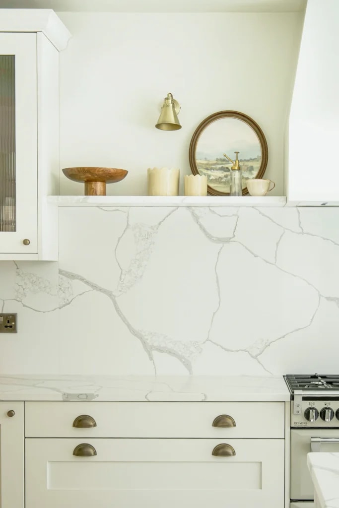 Calacatta Venato Worktops with a Matching Shelf project gallery image 3