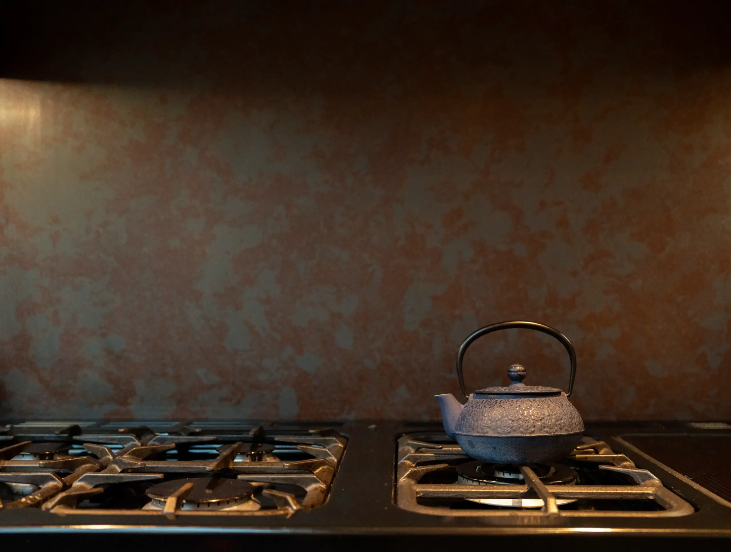 Iron Ore worktop with brown marble-effect veining