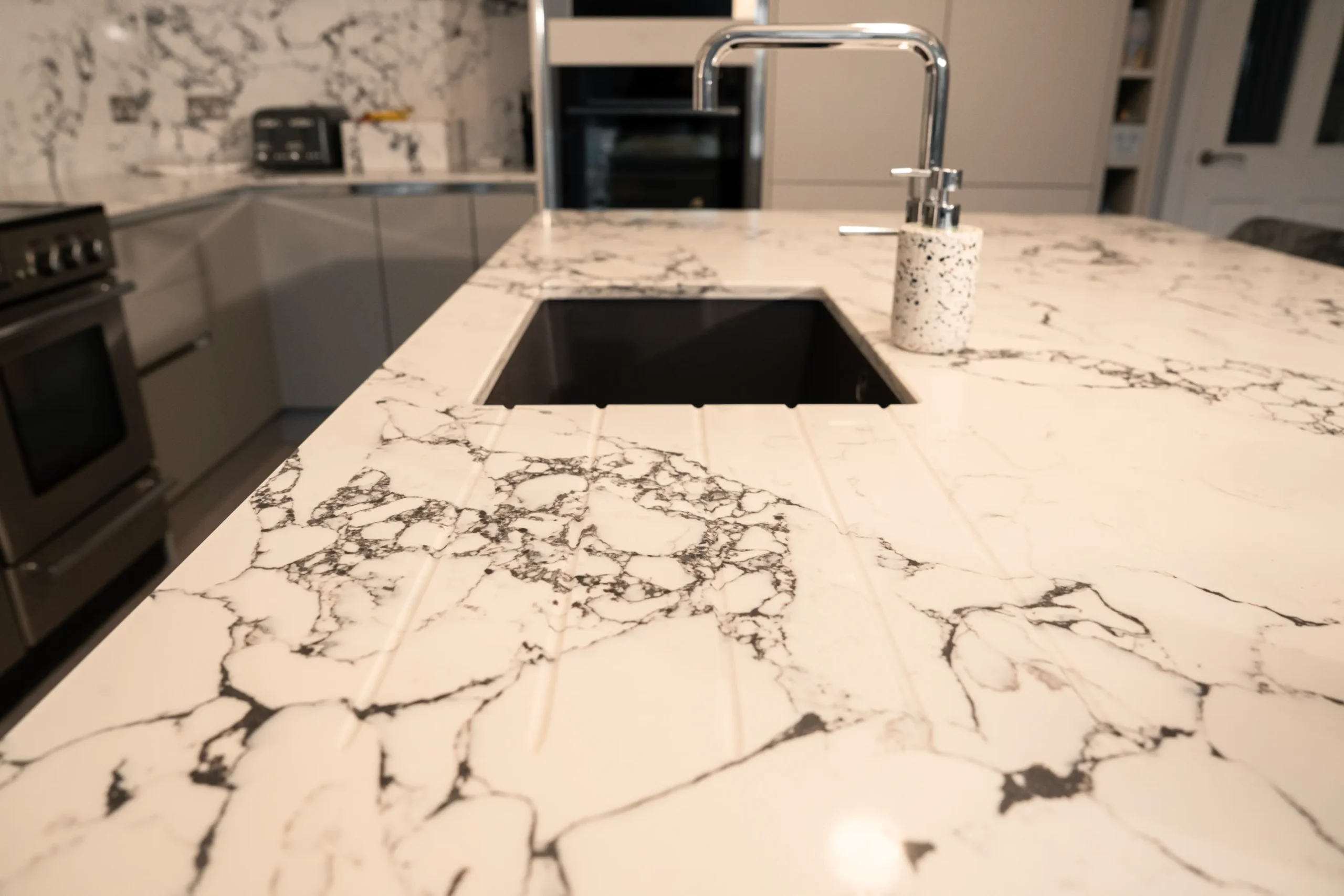 Arabescato worktop showing soft, flowing grey veining