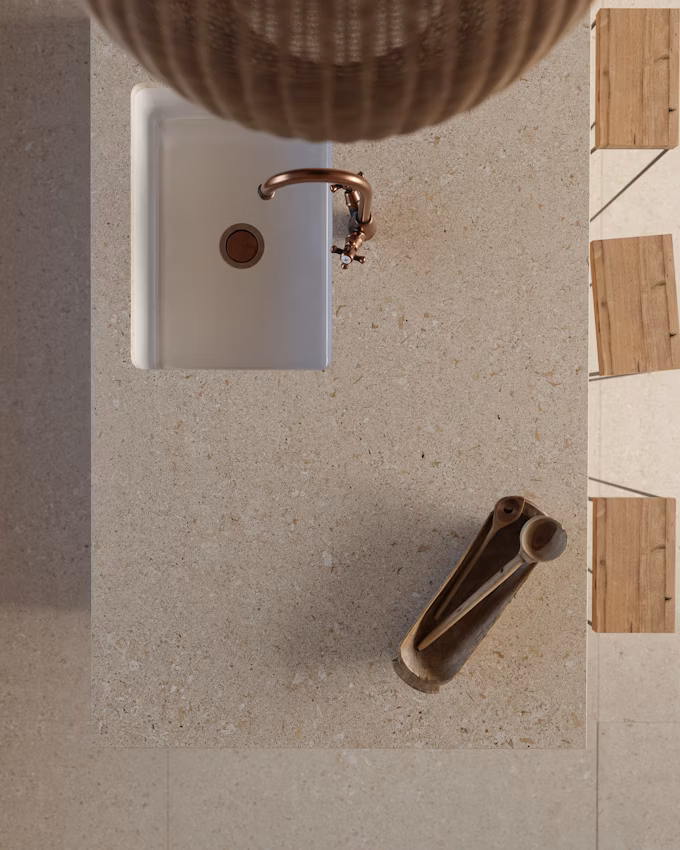 Bathroom basin with Avorio Dekton wall surface