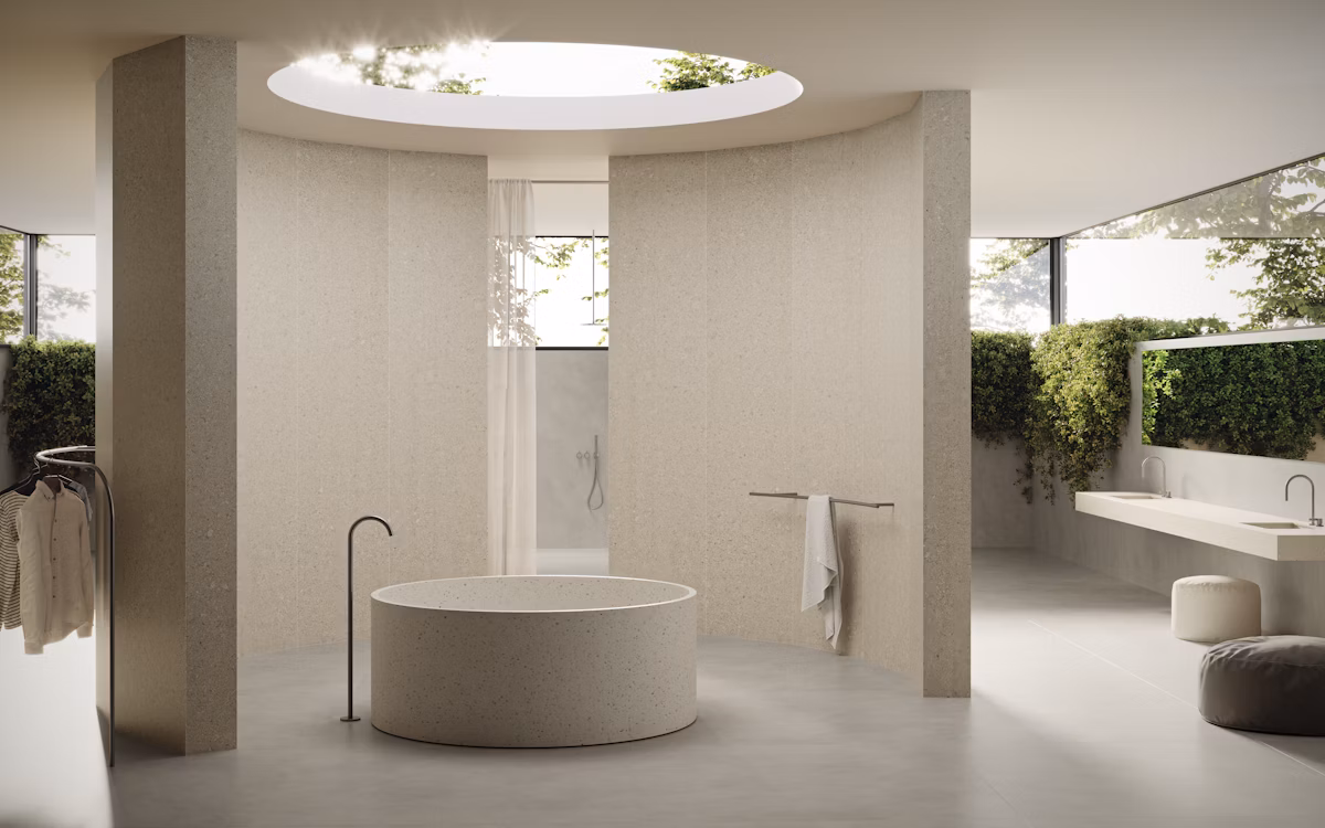 Bathroom with Avorio Dekton wall panels