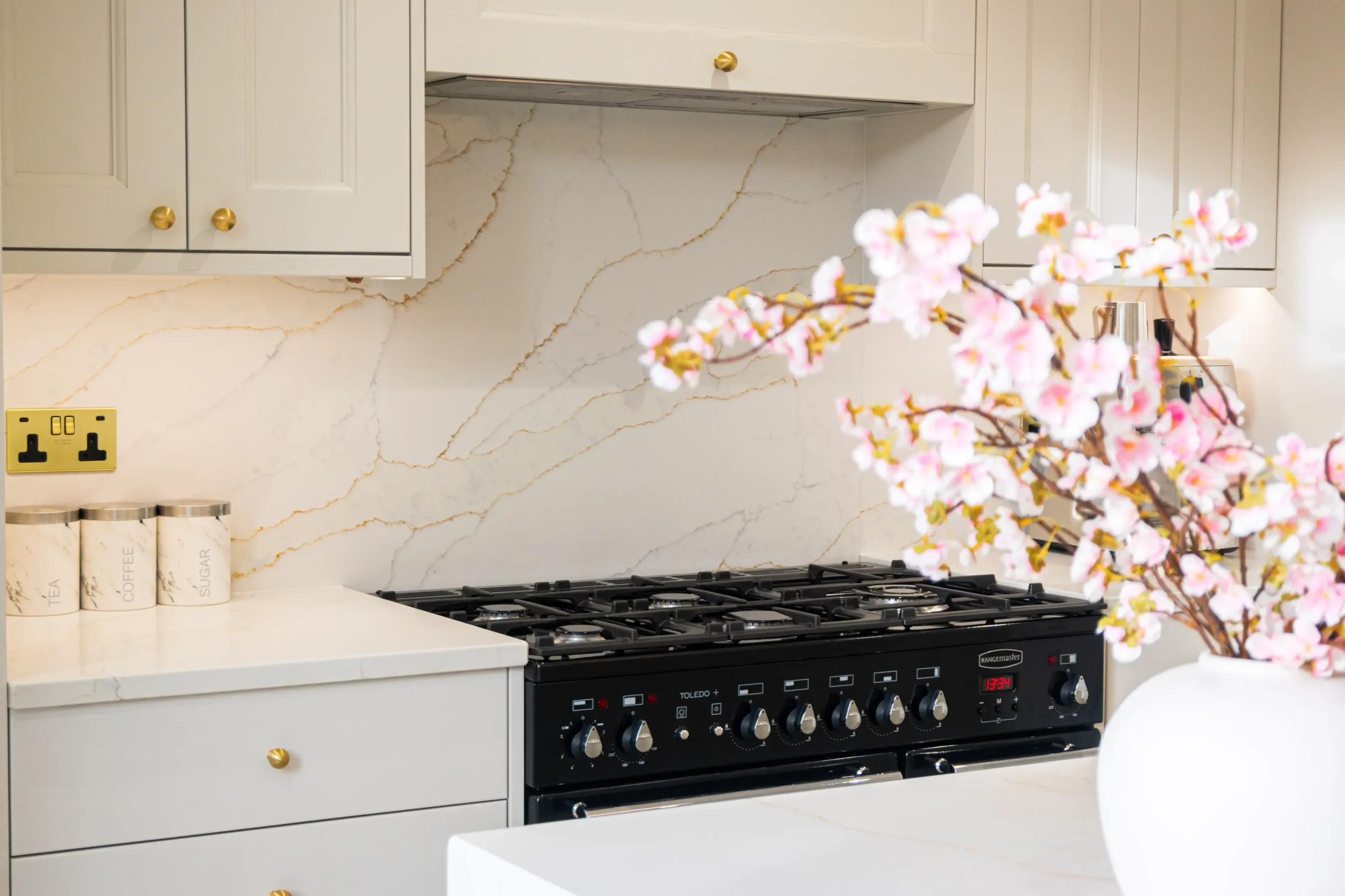 Calacatta Gold worktop surface with flowing grey and subtle gold veining