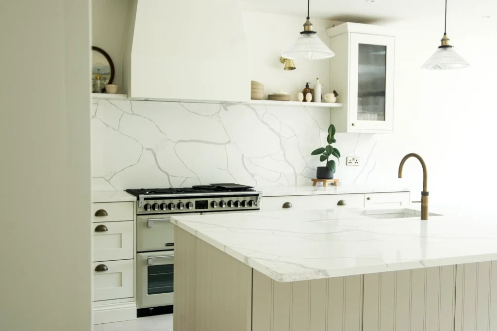 Calacatta Venato Worktops with a Matching Shelf project gallery image 5