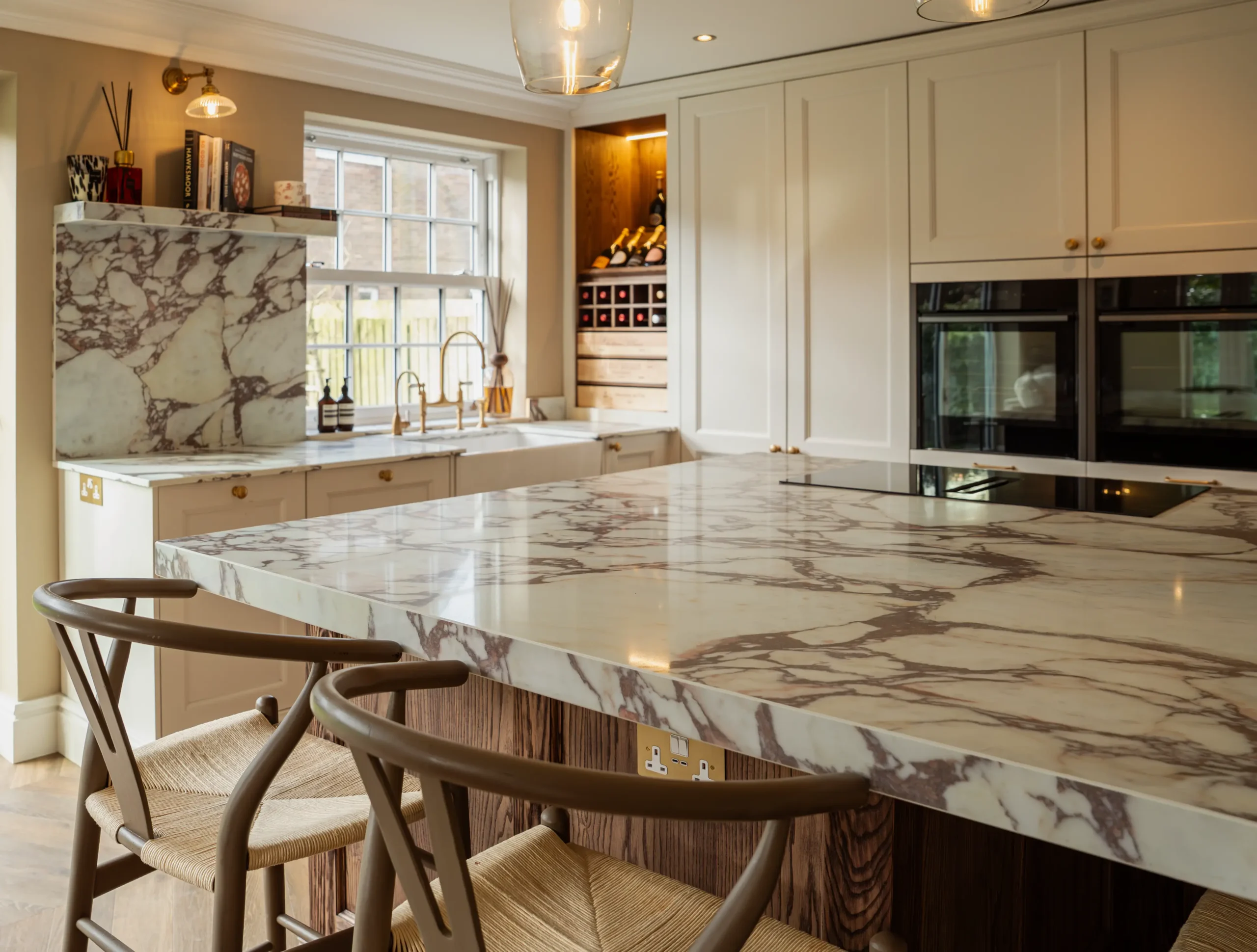 Calacatta Viola worktop with deep burgundy veining across a warm ivory base