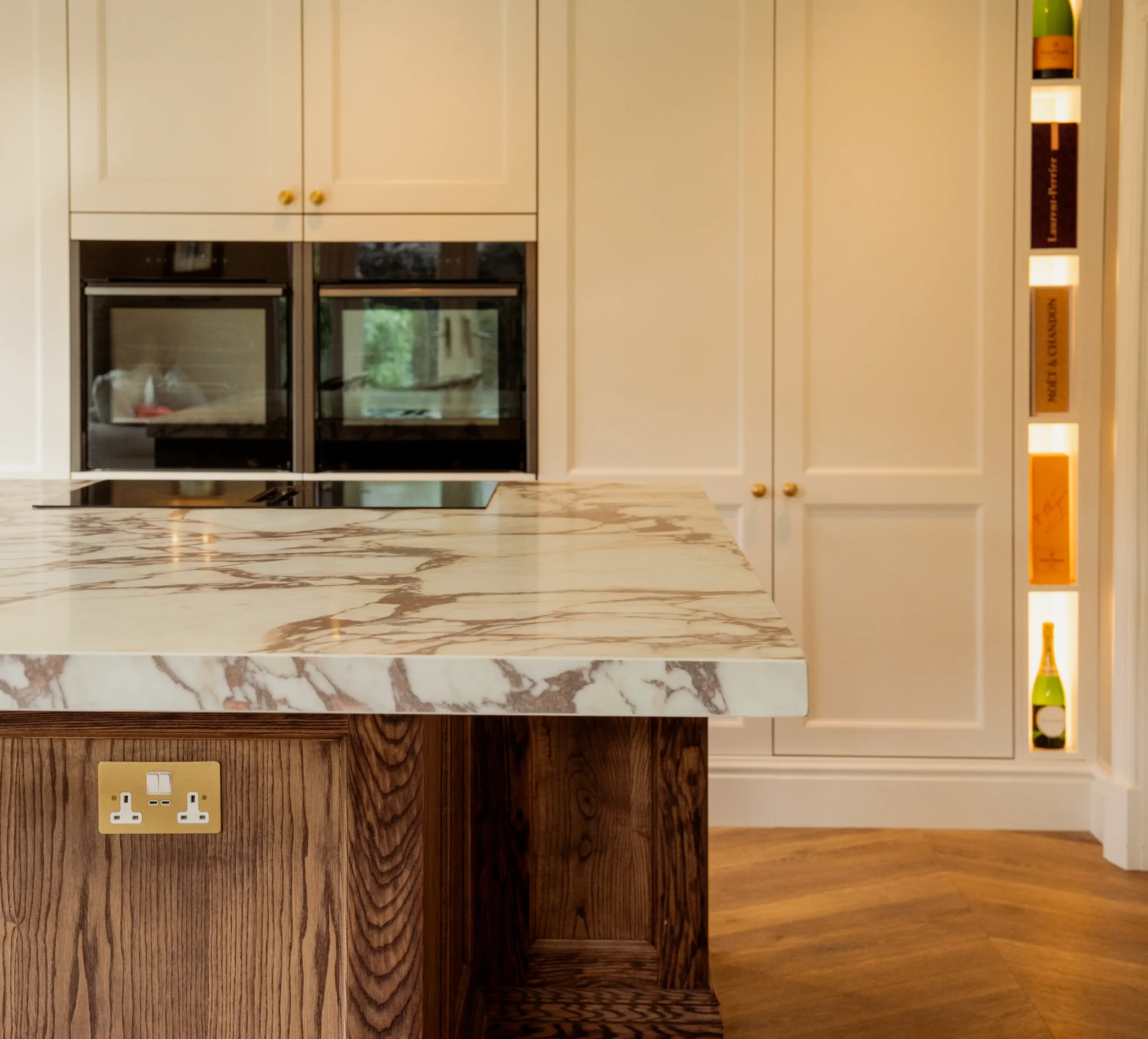 Calacatta Viola worktop showing deep burgundy veining across a warm ivory base