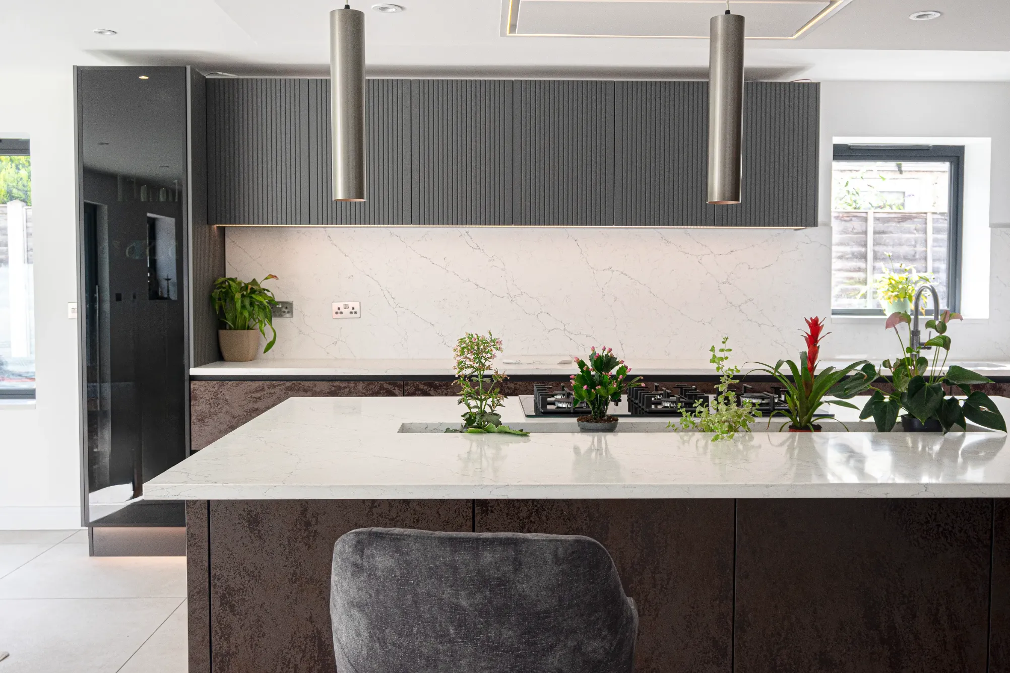 Alaska worktop surface with white veining