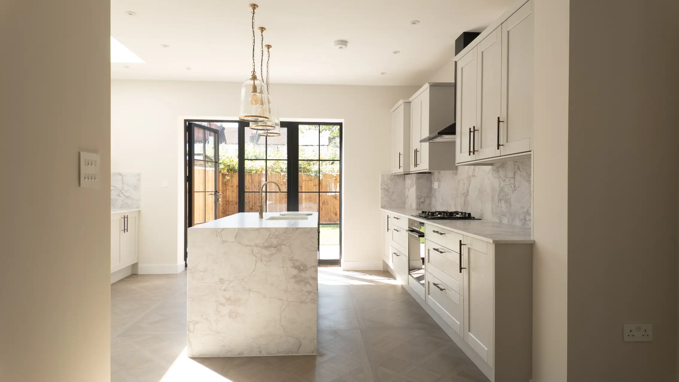 Bianco Eclypsia worktop showing subtle light grey veining