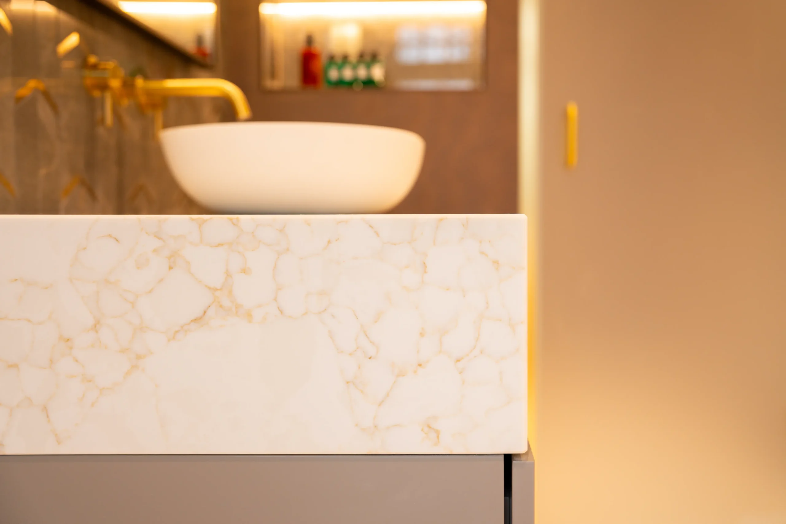 Gold Superior worktop with elegant grey and soft gold veining