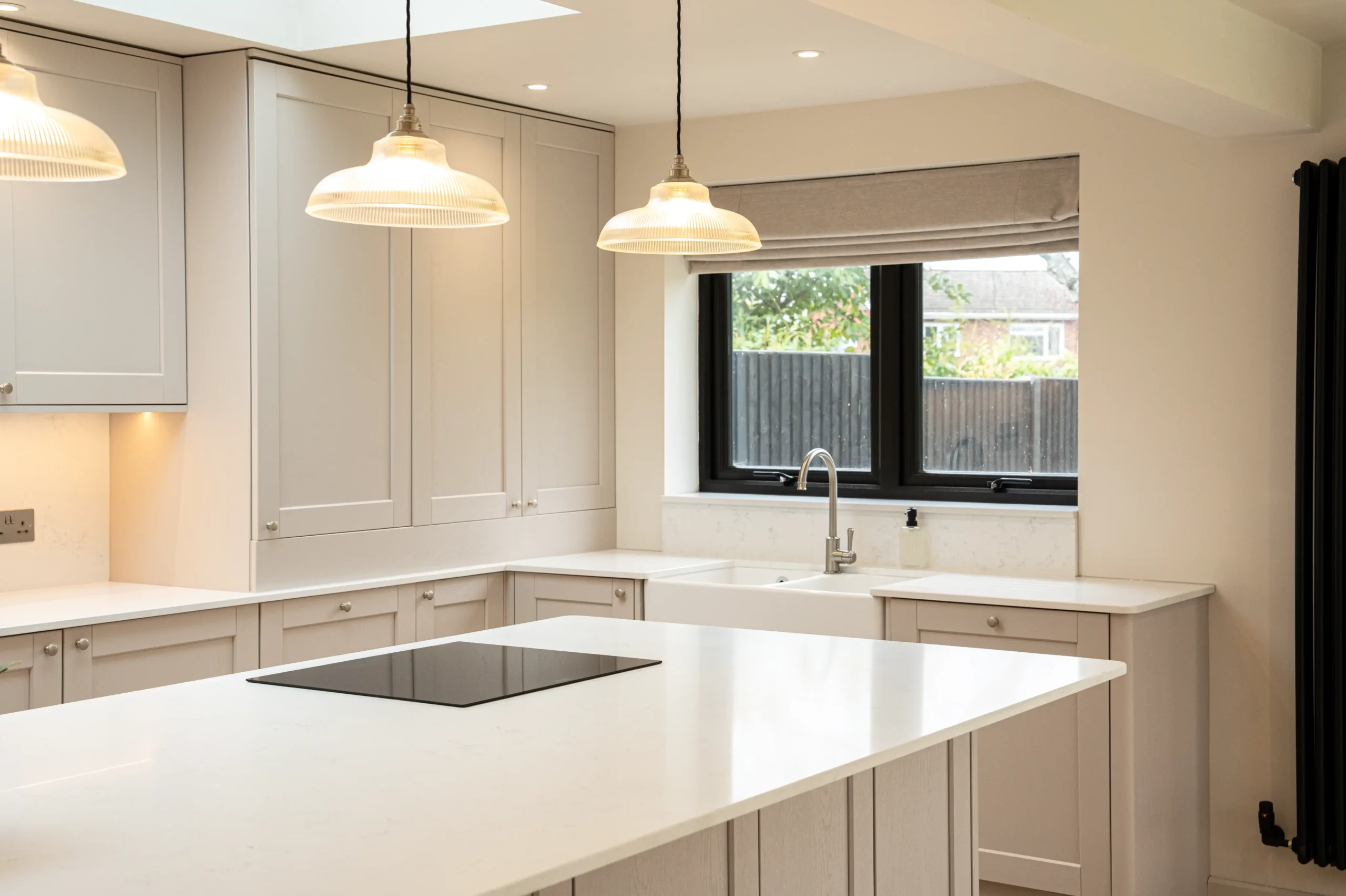 Capri White / Amalfi White worktop surface with subtle grey veining
