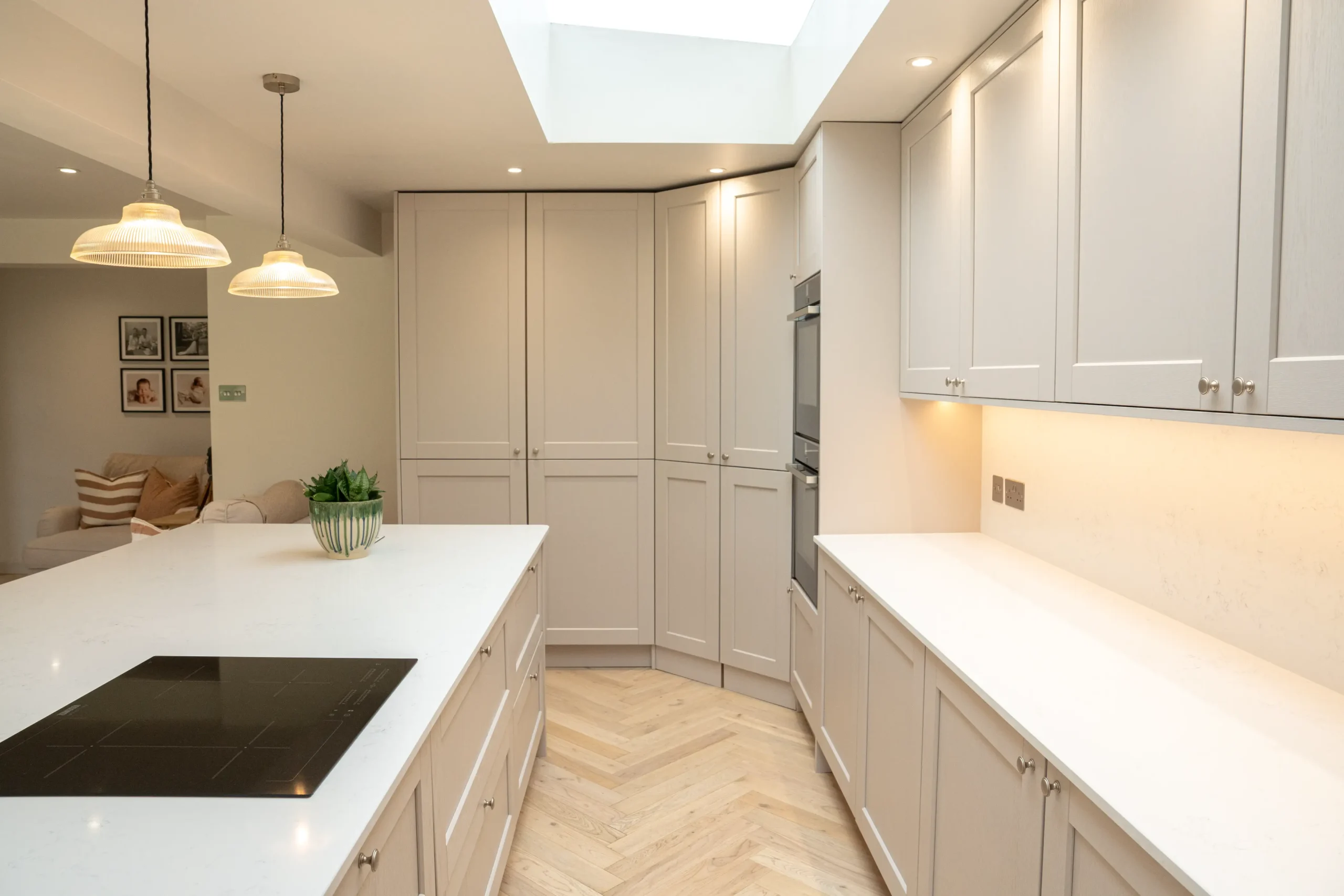 Capri White / Amalfi White worktop showing subtle grey veining