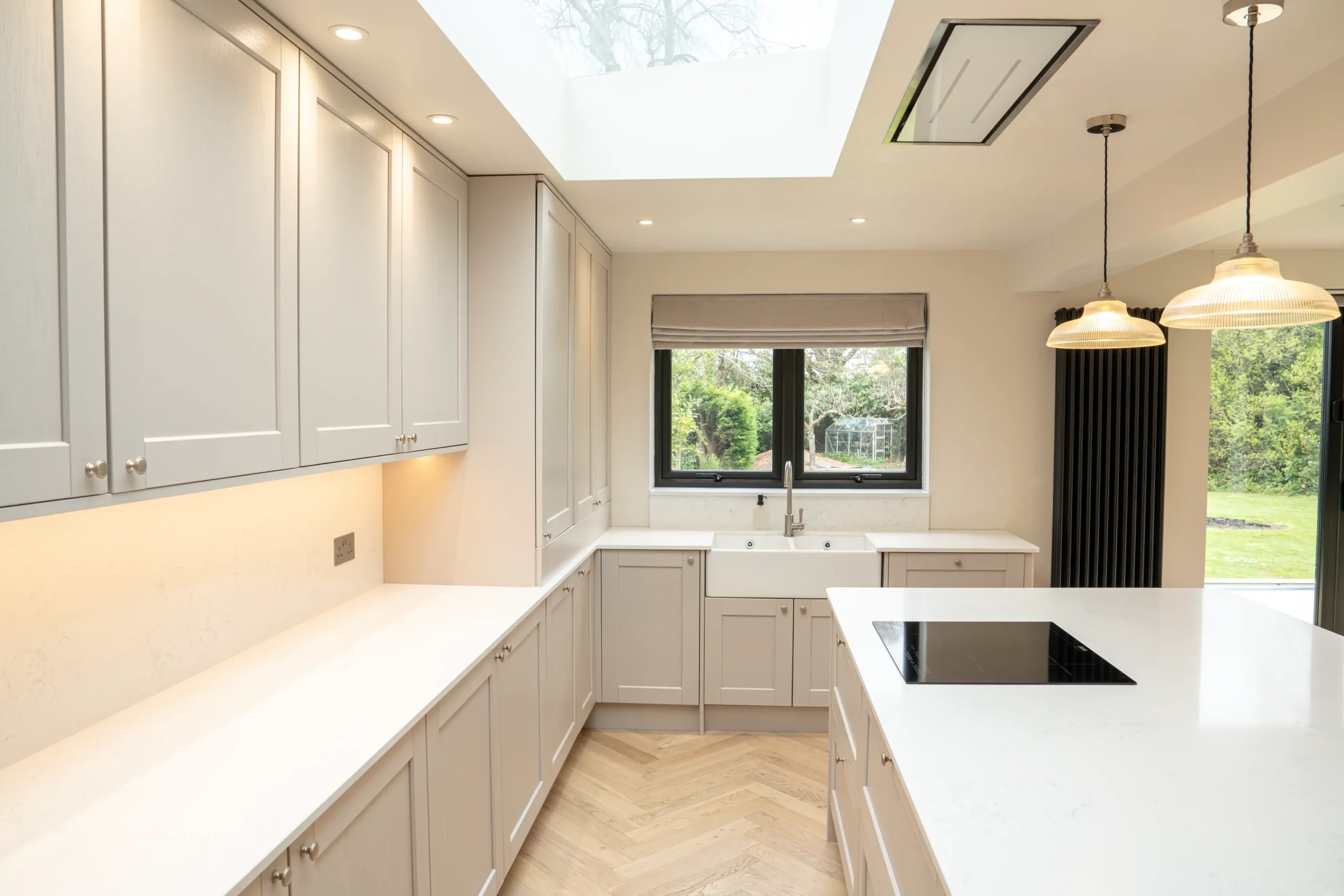 Capri White / Amalfi White worktop showing soft grey veining