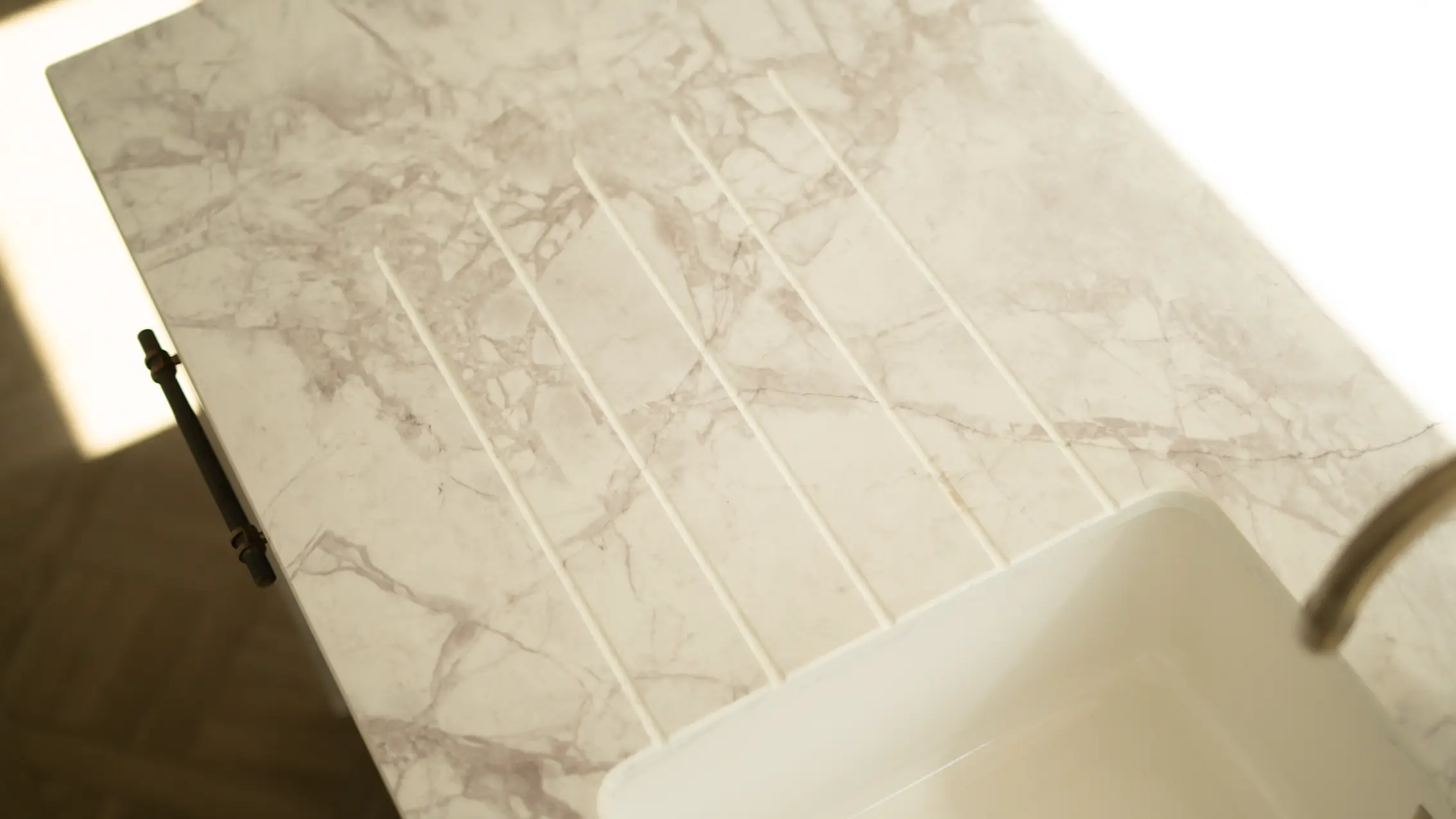 Bianco Eclypsia worktop showing subtle grey veining