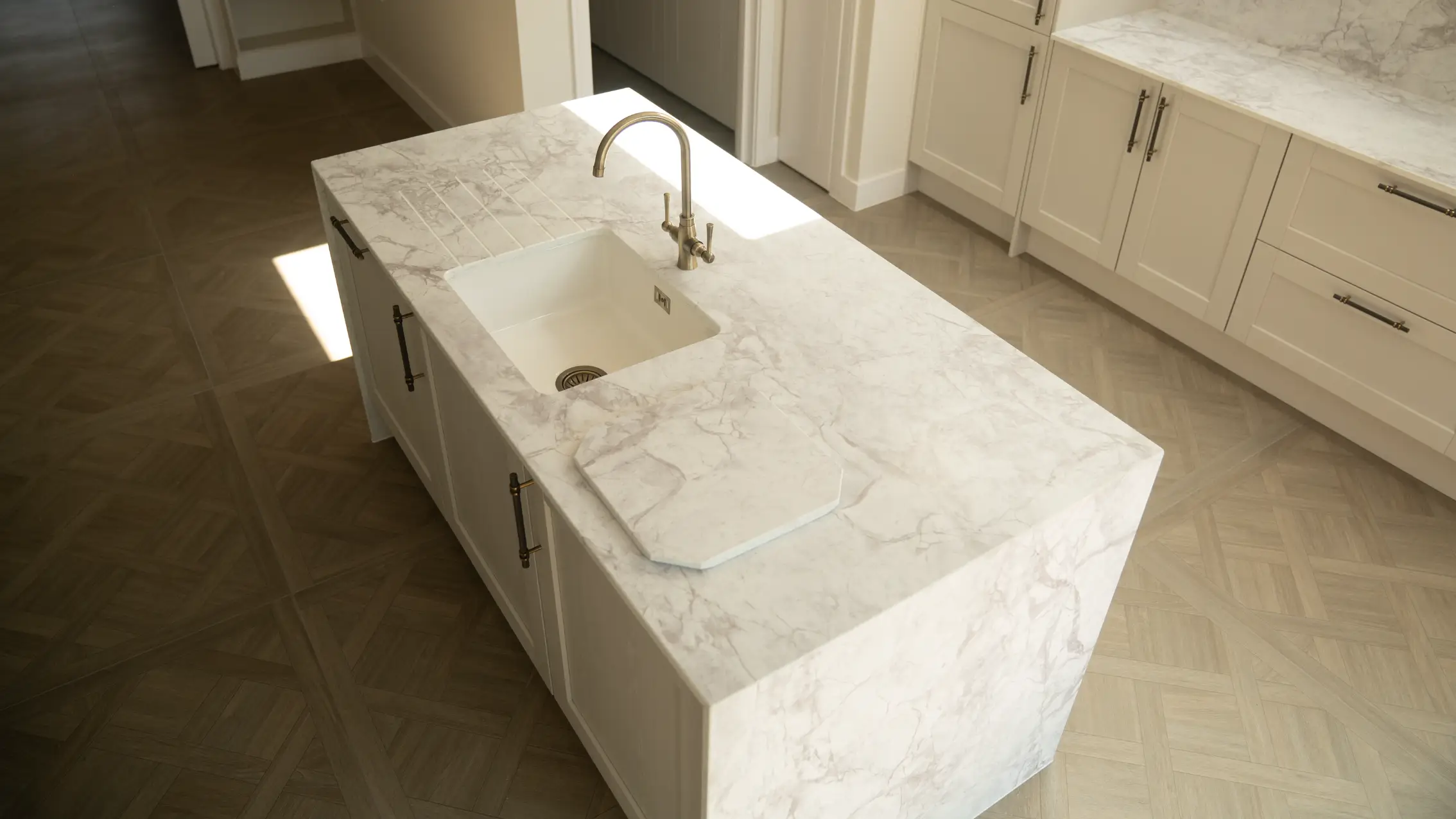 Bianco Eclypsia worktop with soft grey veining