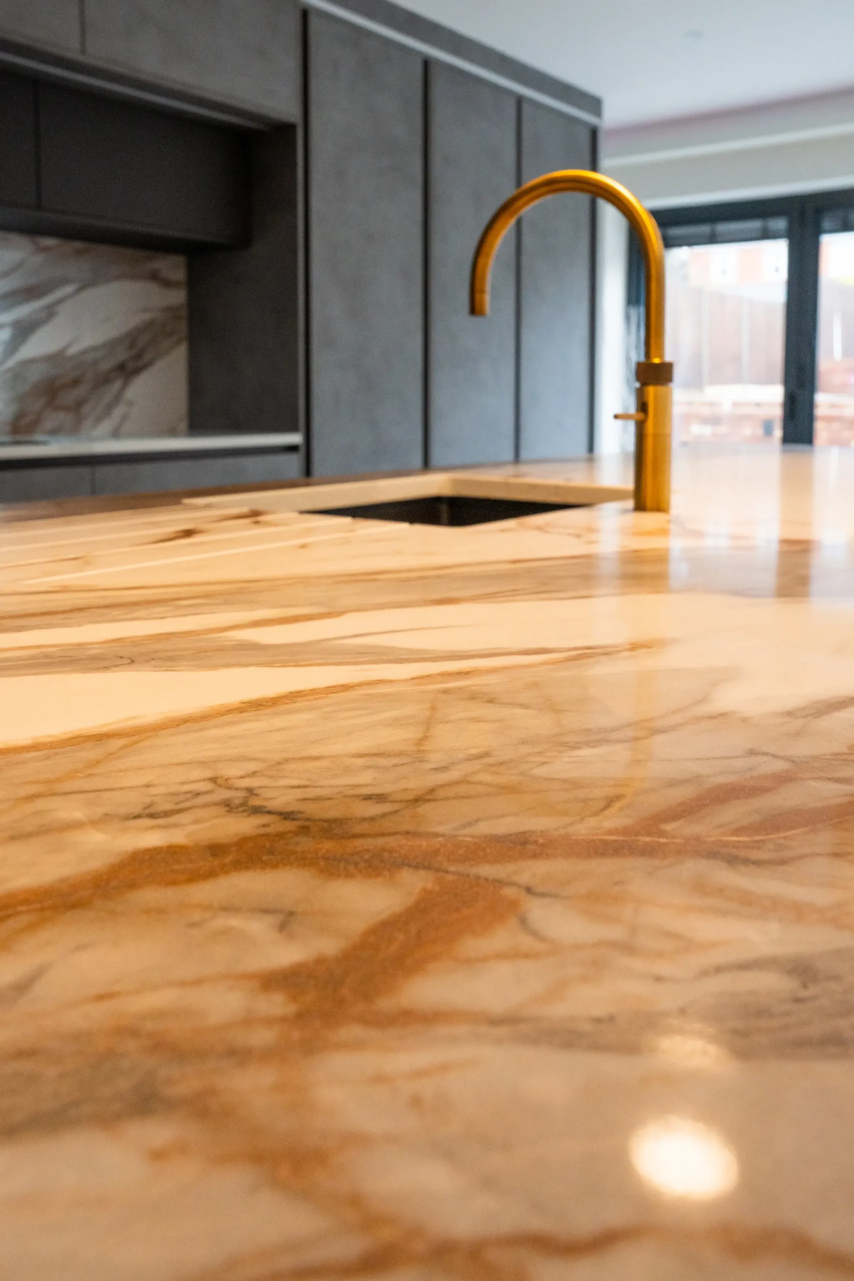 Macchia Vecchia worktop with sweeping gold and charcoal veining over a creamy base
