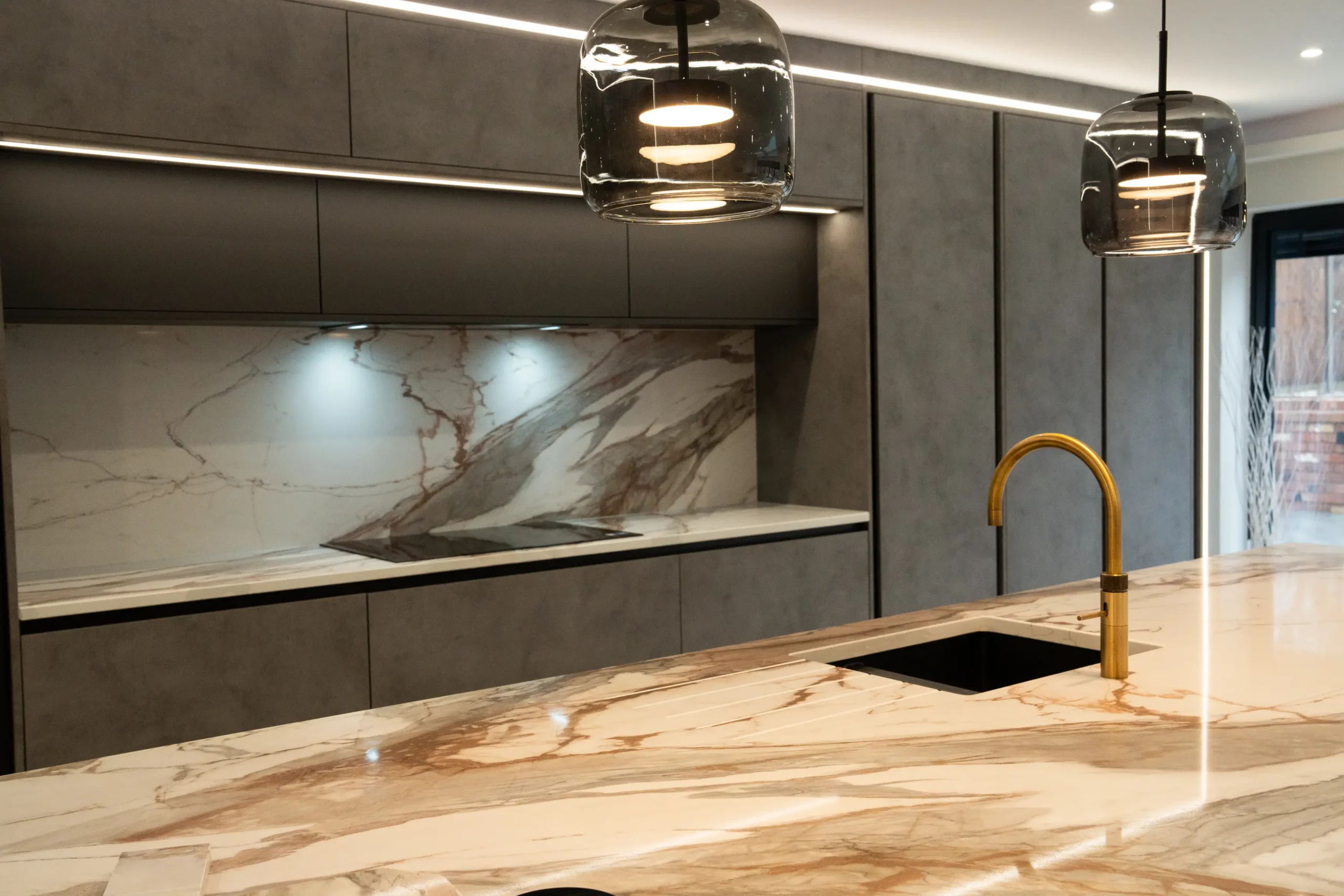 Macchia Vecchia worktop showing sweeping gold and charcoal veining over a creamy base