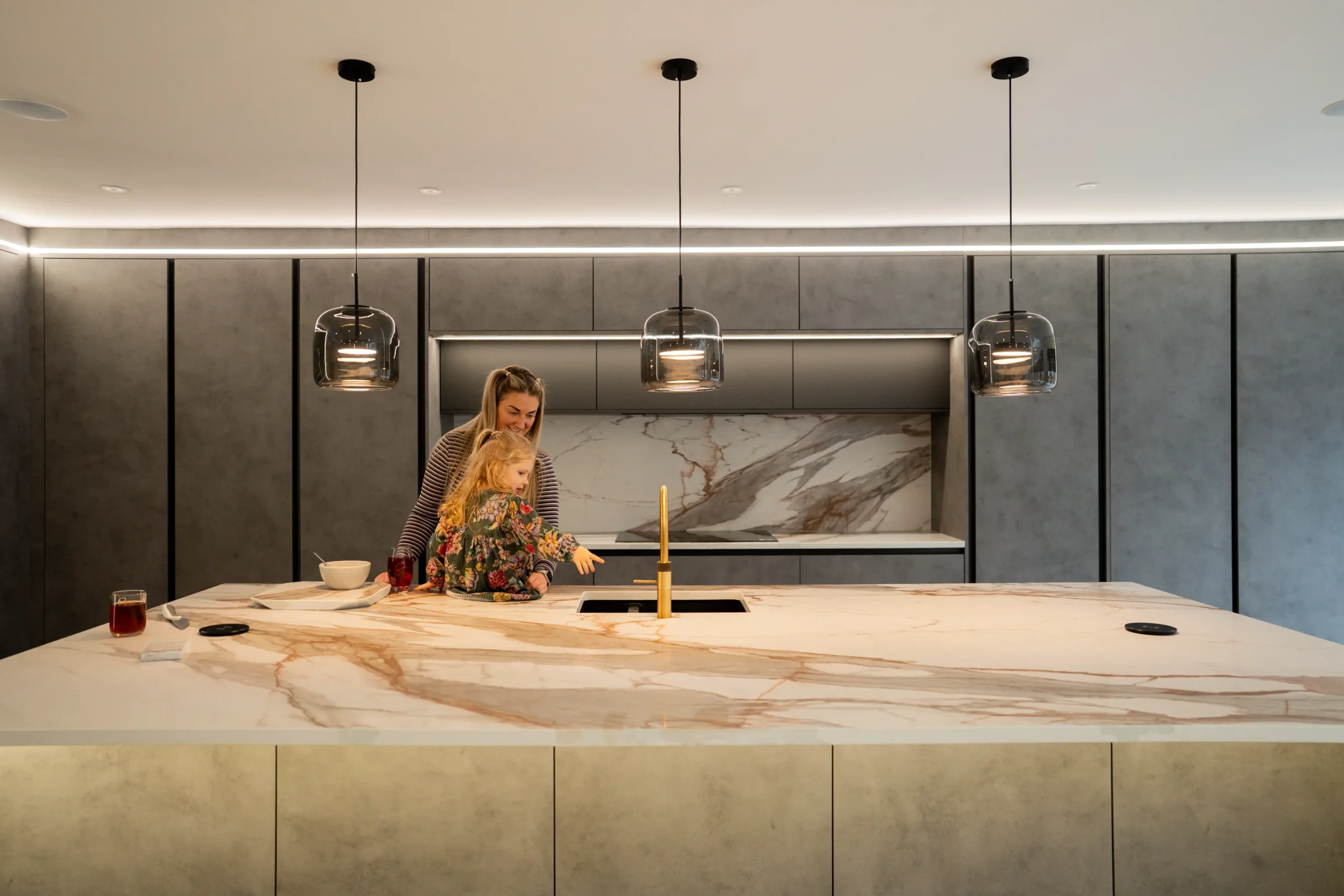 Macchia Vecchia worktop showing sweeping gold and charcoal veining over a creamy base
