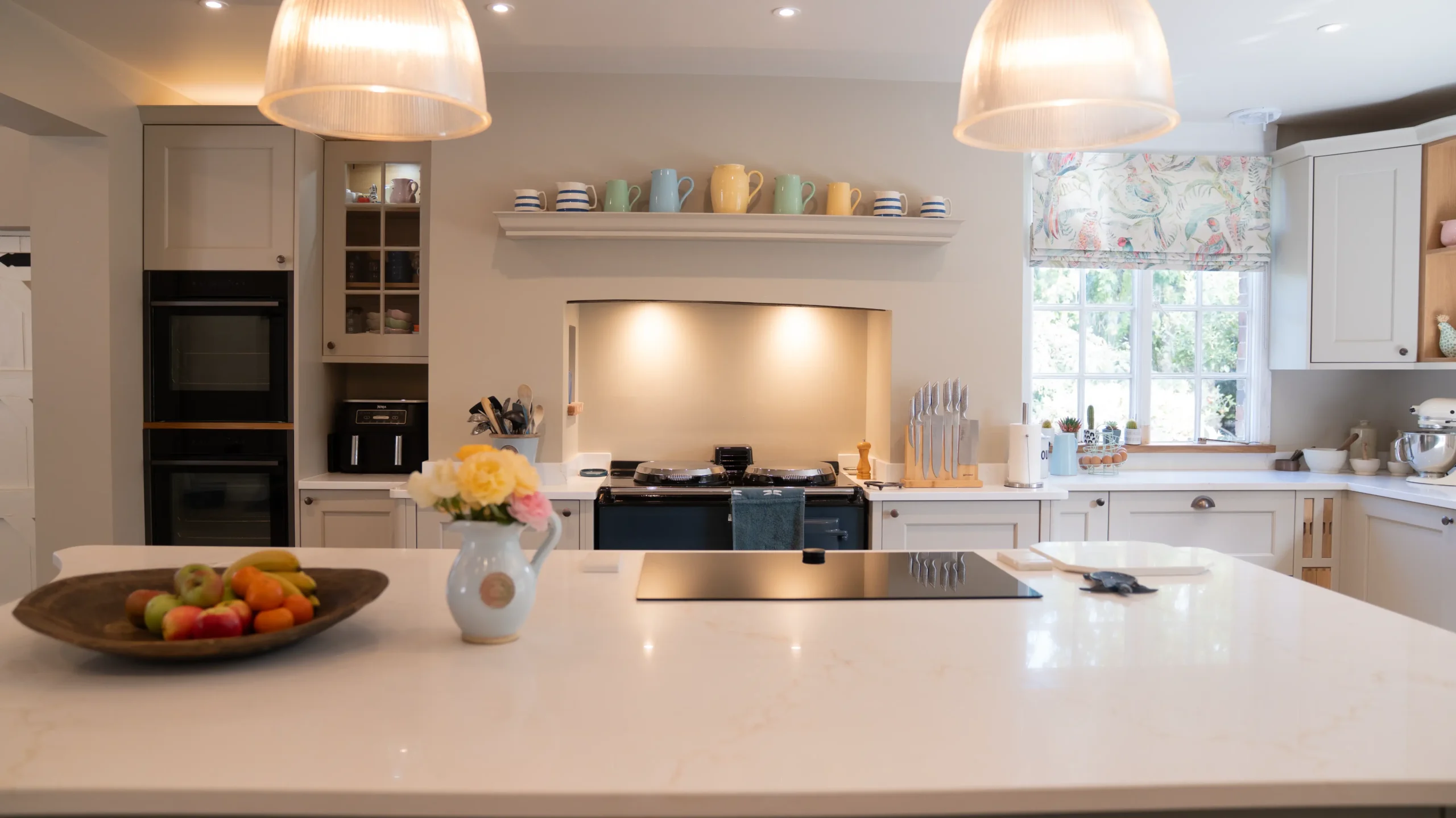 Sienna Gold worktop surface with bronze-toned veining