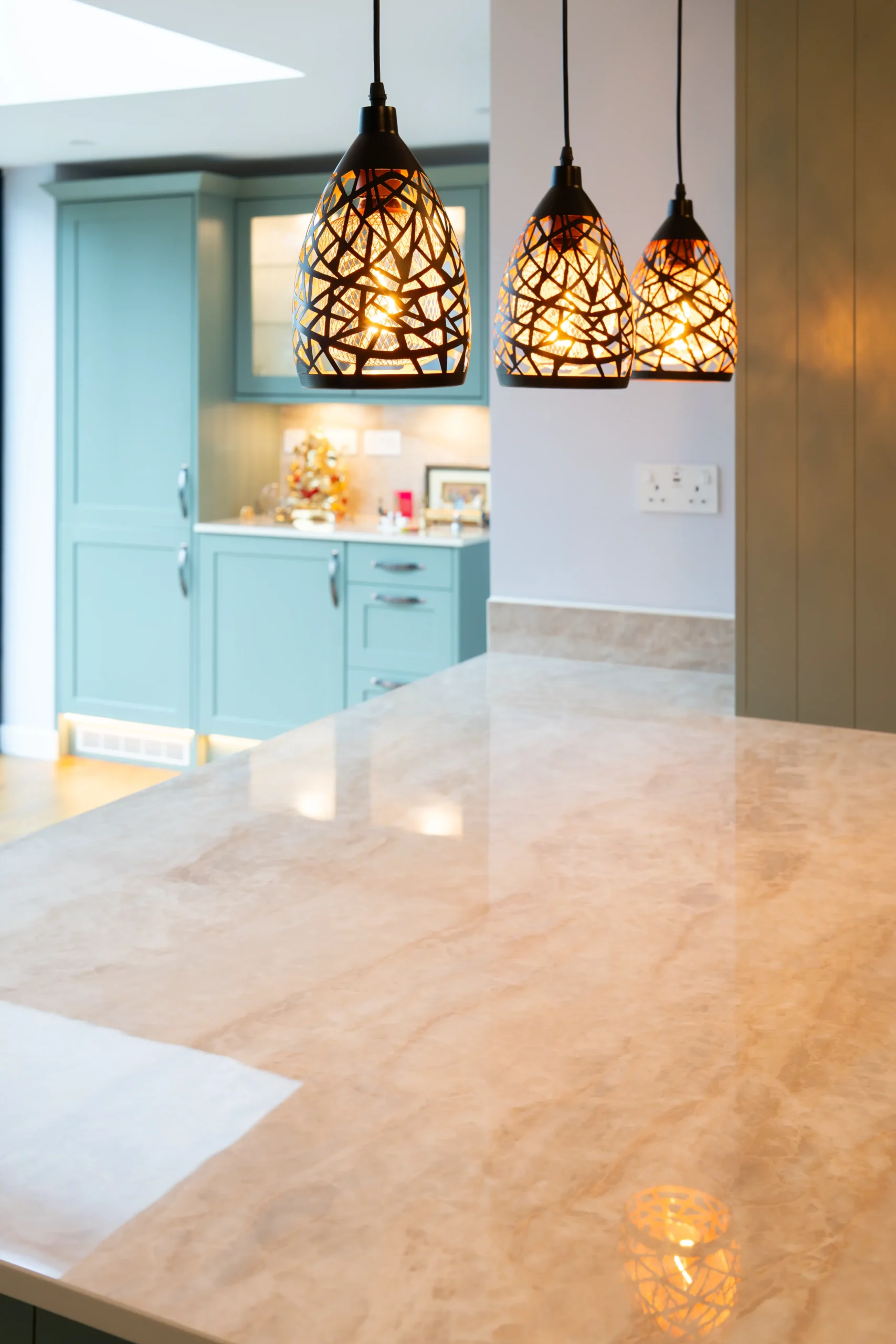 Crema sintered stone worktop surface with cream veining