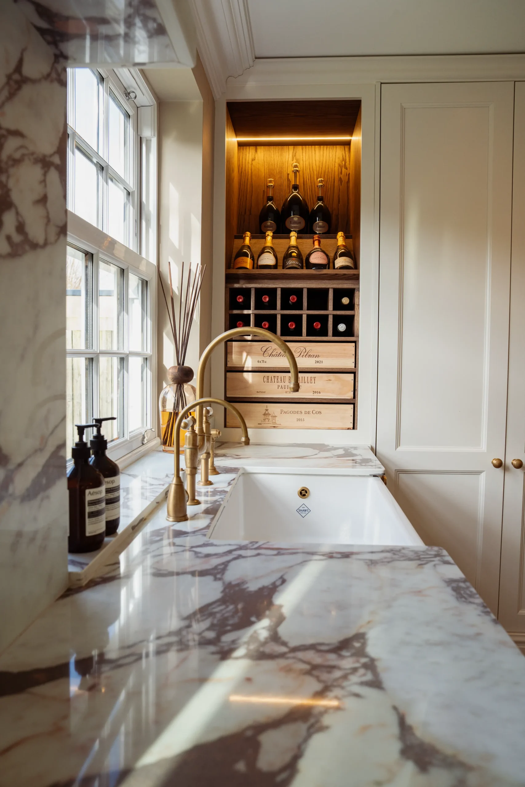 Calacatta Viola worktop showing deep burgundy veining across a warm ivory base