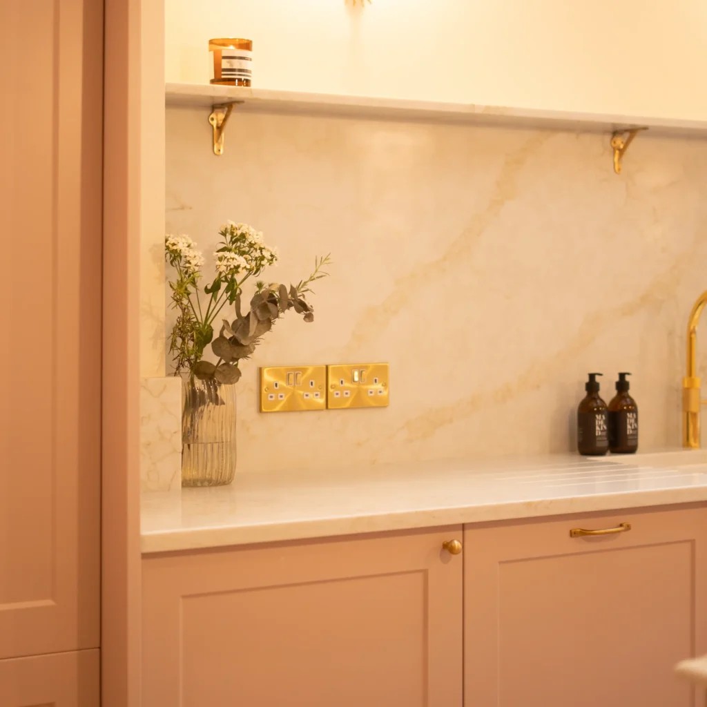 Calacatta Gold Superior Ogee Edge Island in South West London project gallery image 4