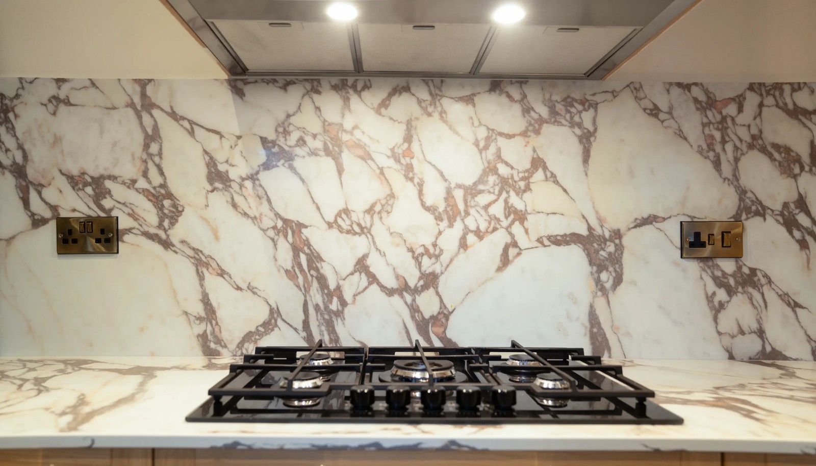 Calacatta Viola engineered stone worktop and splashback in Northamptonshire