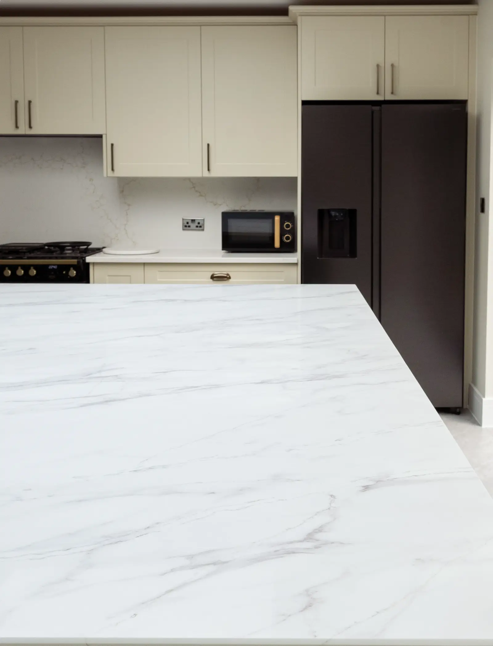 Calacatta Oro worktop showing soft grey and subtle white veining