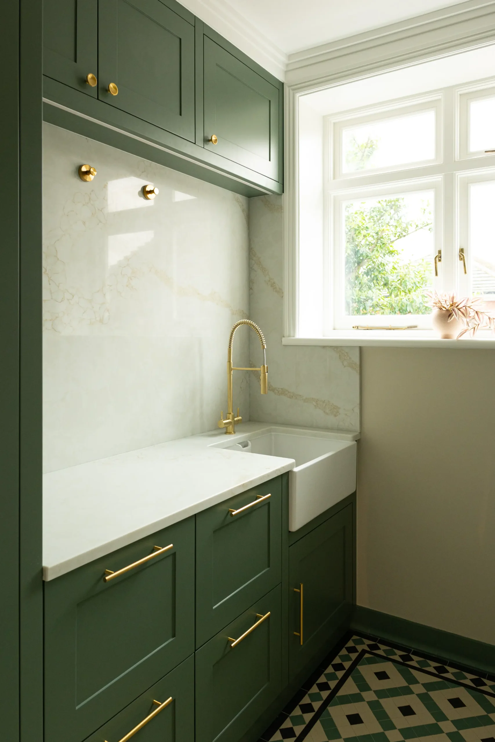 Gold Superior worktop showing elegant grey and soft gold veining