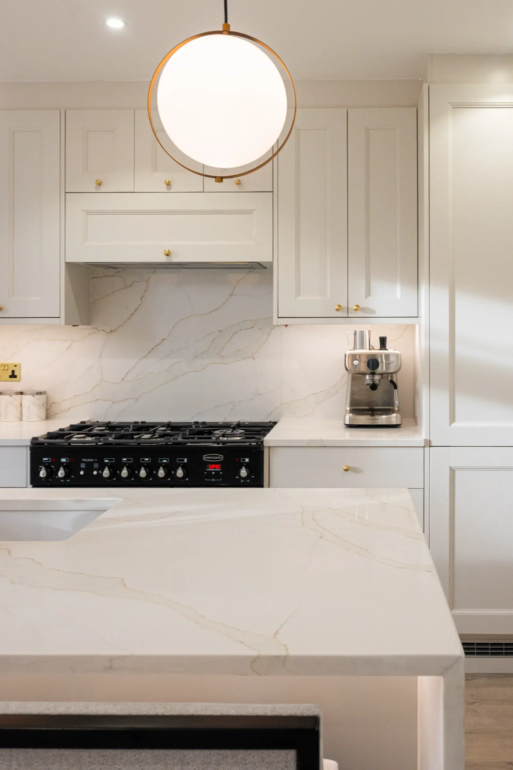 Calacatta Gold worktop showing flowing grey and subtle gold veining