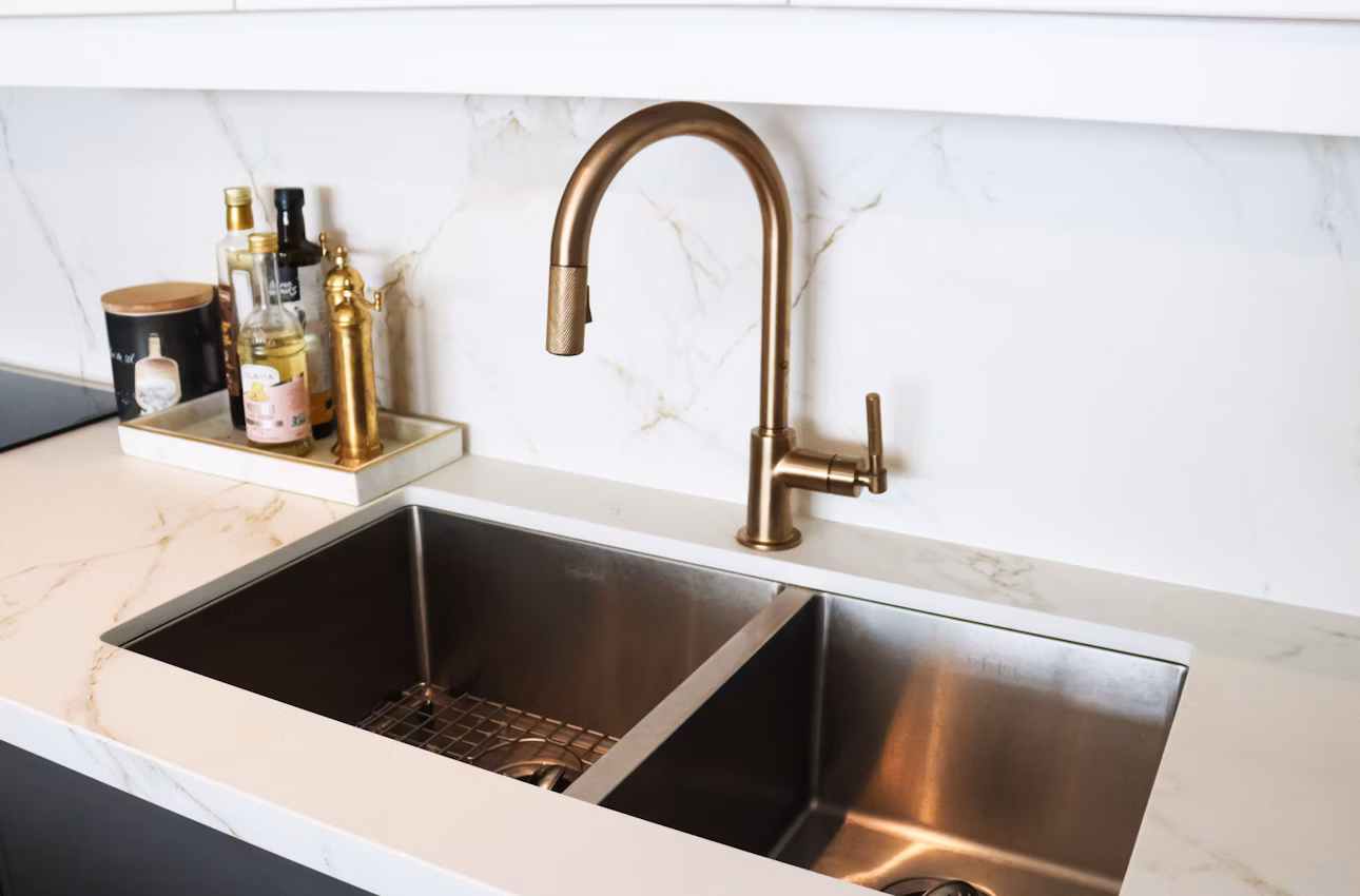 Entzo Dekton worktop fitted in a kitchen project