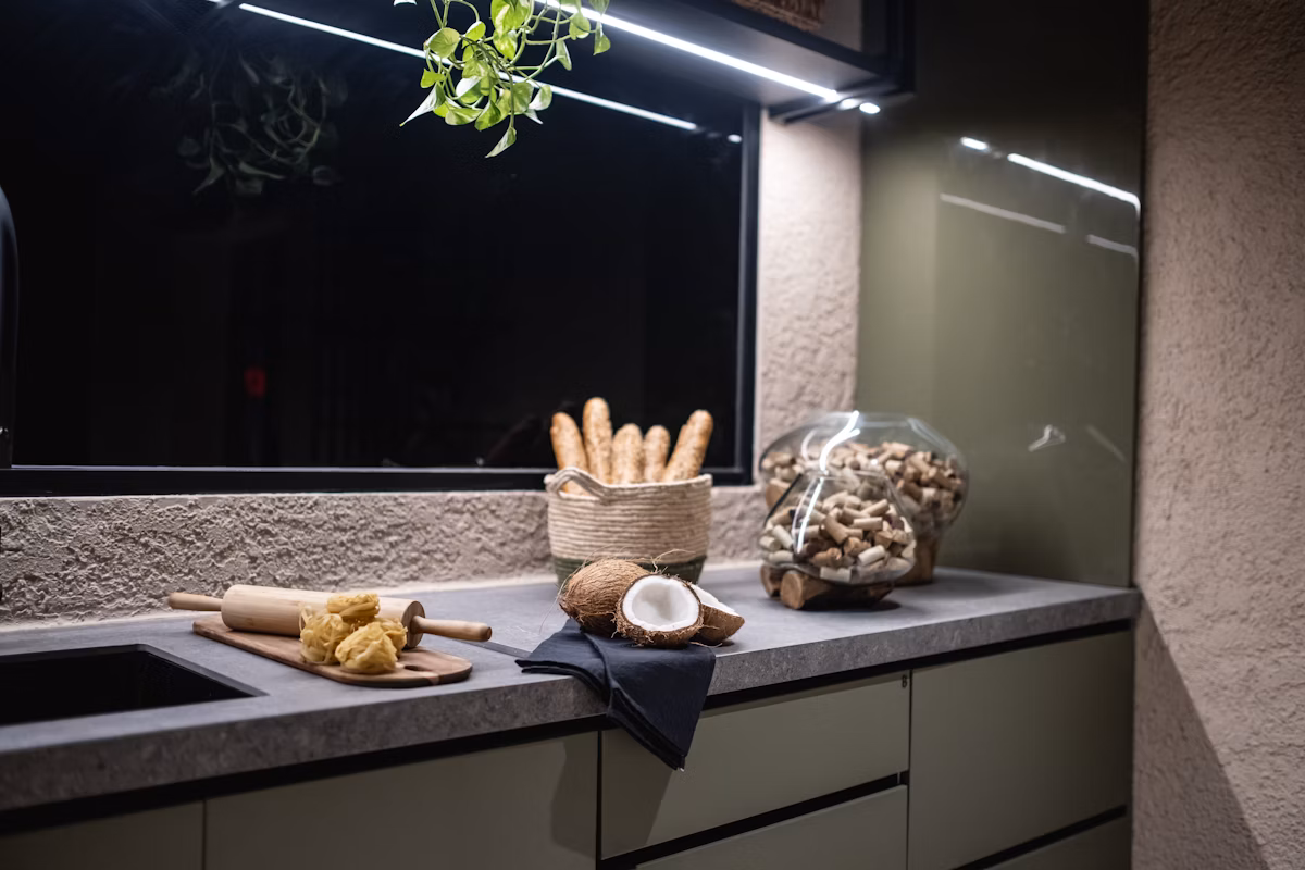Grafite Dekton worktop in a completed kitchen project