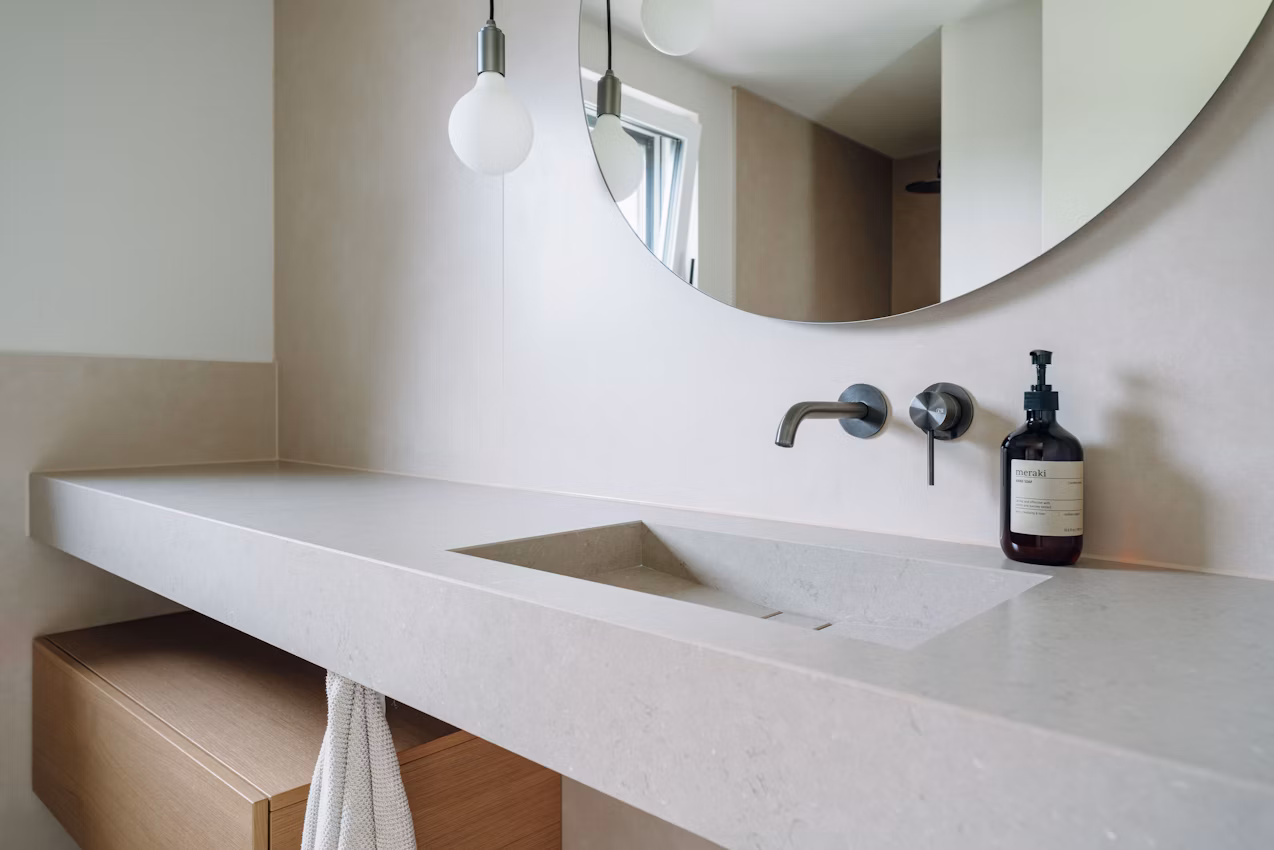 Bathroom vanity with Laguna Dekton worktop