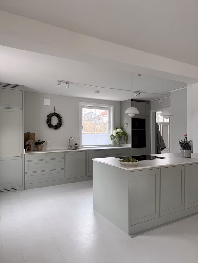 Installed Sandik Dekton worktop in a kitchen setting