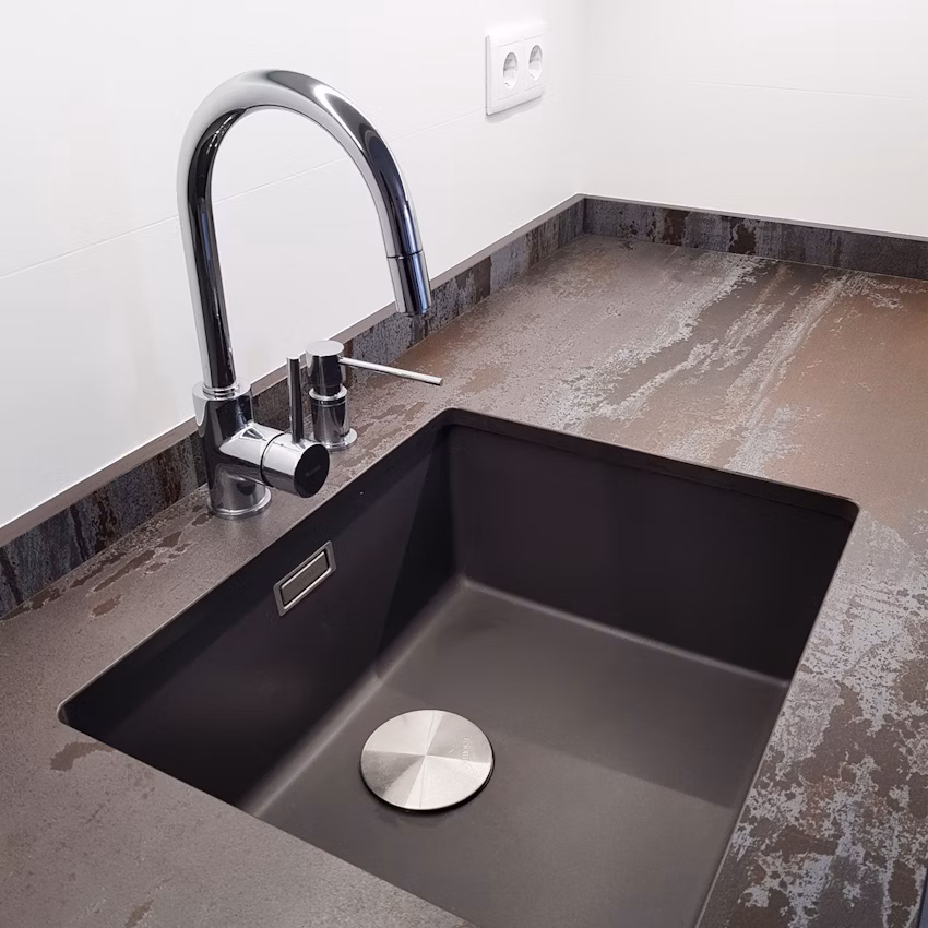 Trilium Dekton worktop in a completed kitchen project