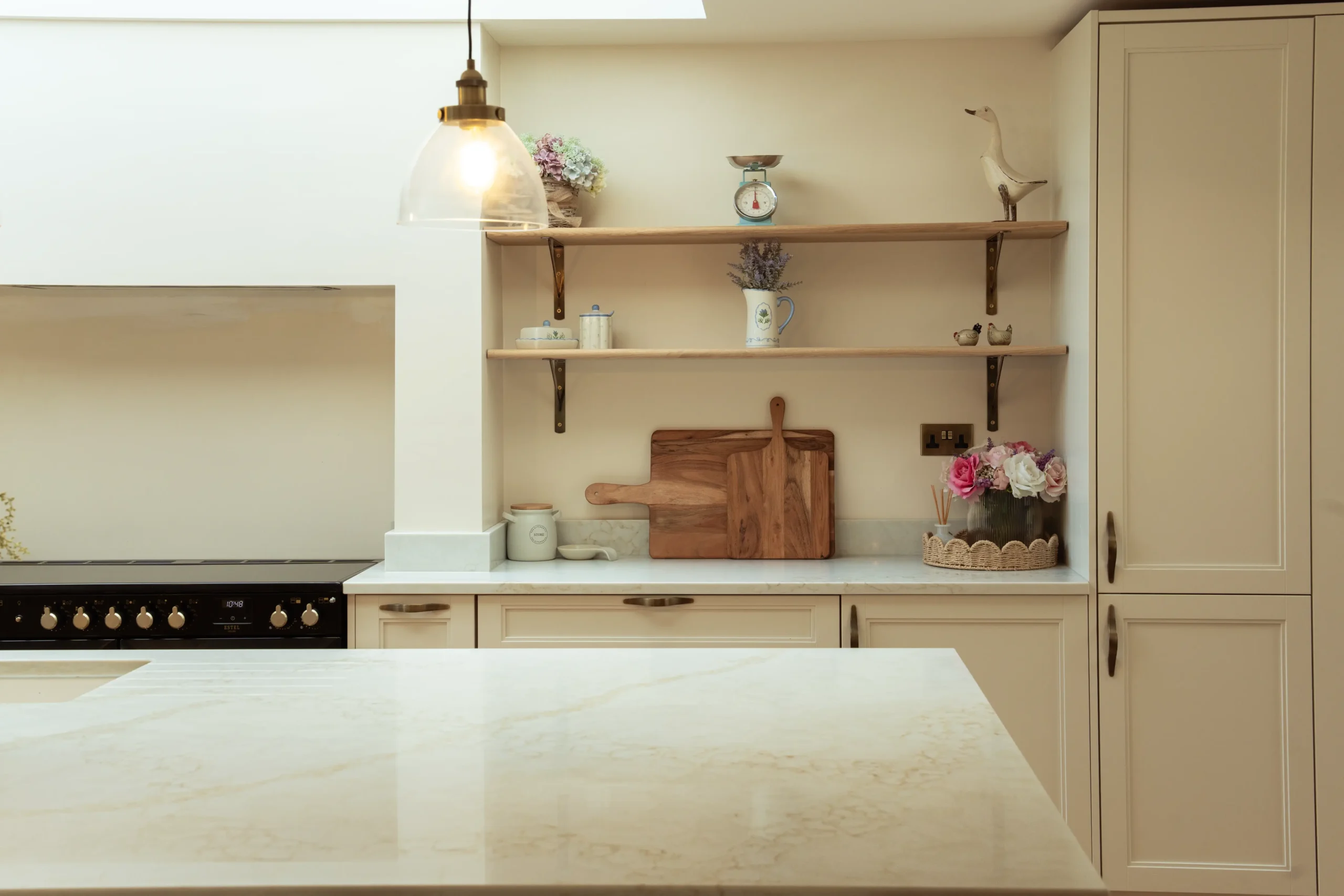 Gold Superior worktop surface with elegant grey and soft gold veining