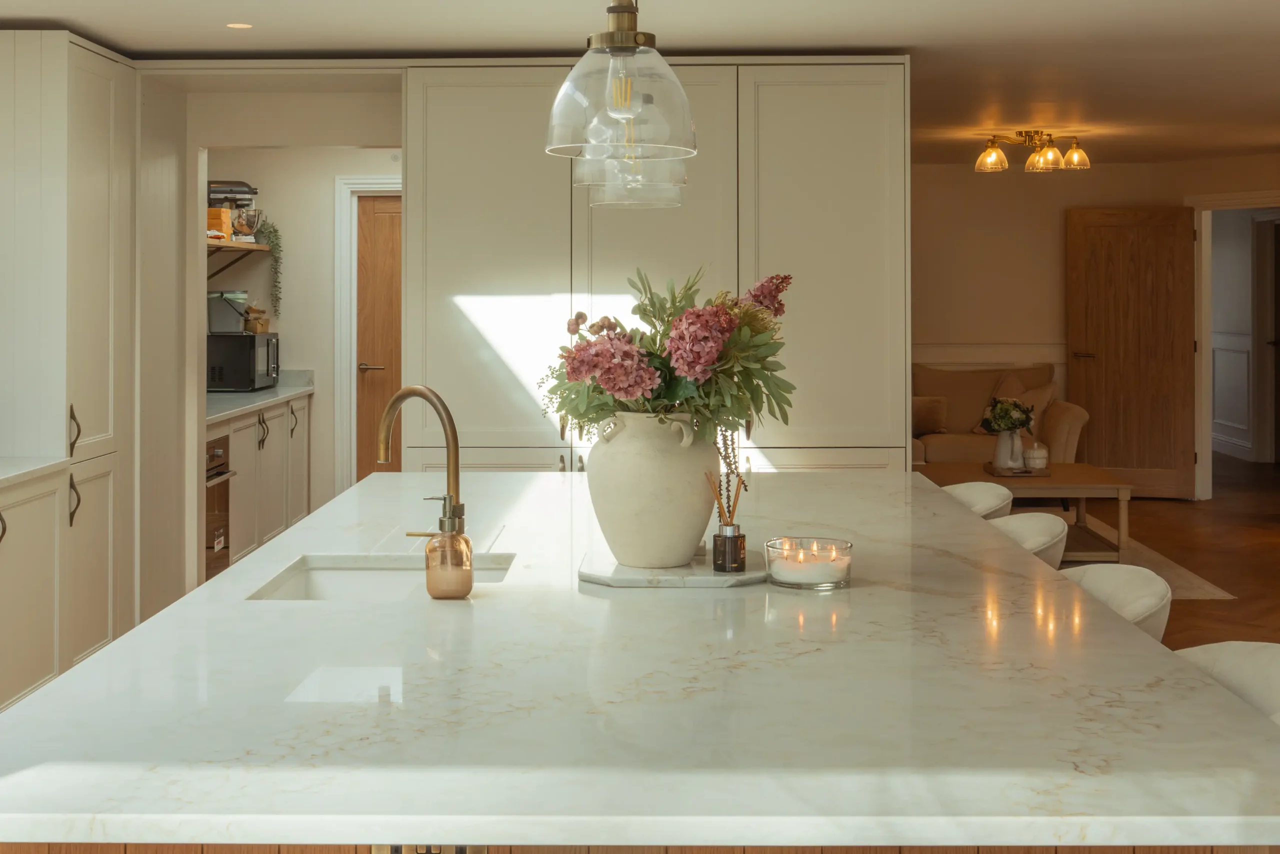 Gold Superior worktop showing elegant grey and soft gold veining