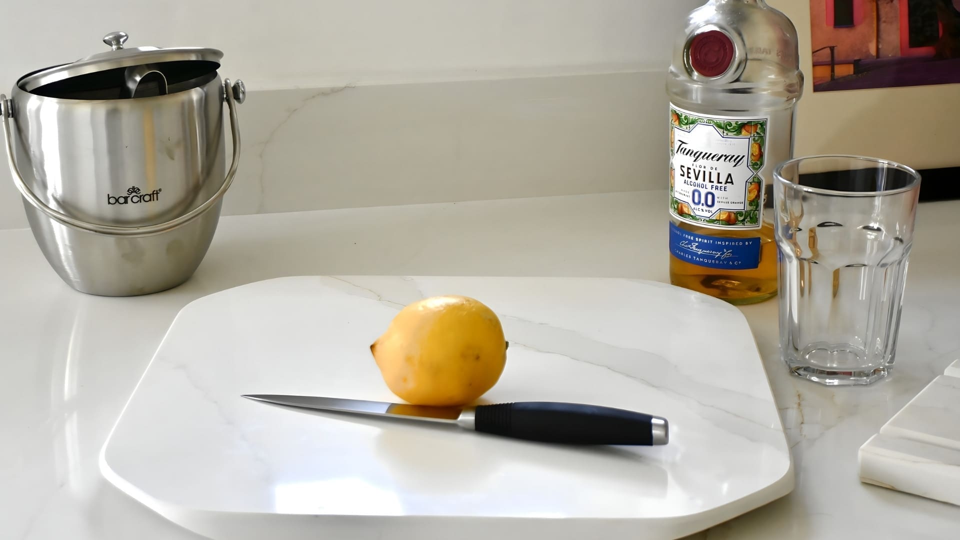 Enzo worktop with white chopping board and lemon